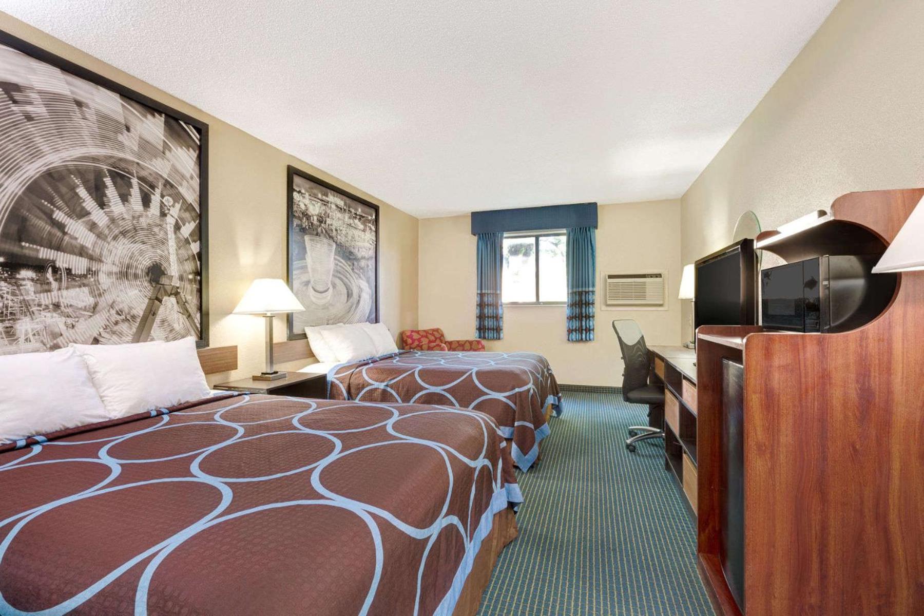 Hutchinson Vacations - Super 8 by Wyndham Hutchinson - Property Image 9