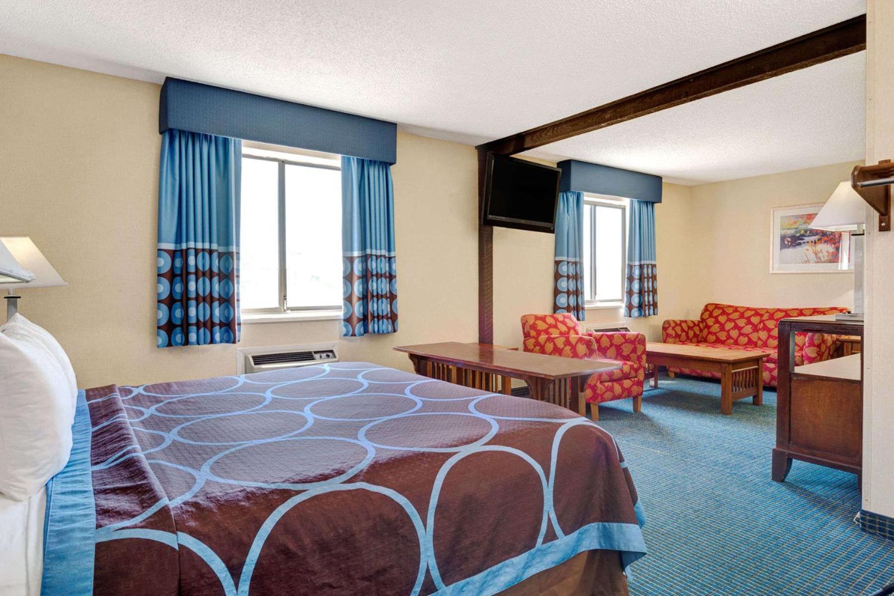 Hutchinson Vacations - Super 8 by Wyndham Hutchinson - Property Image 4