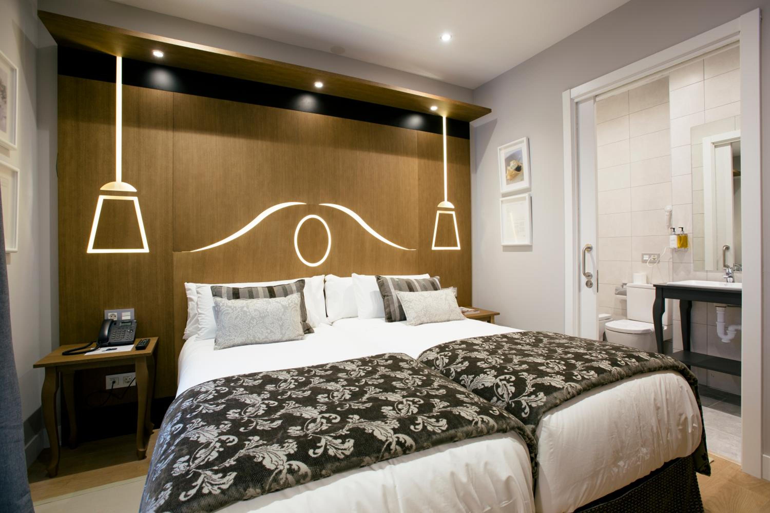 Legazpi Doce Rooms & Suites