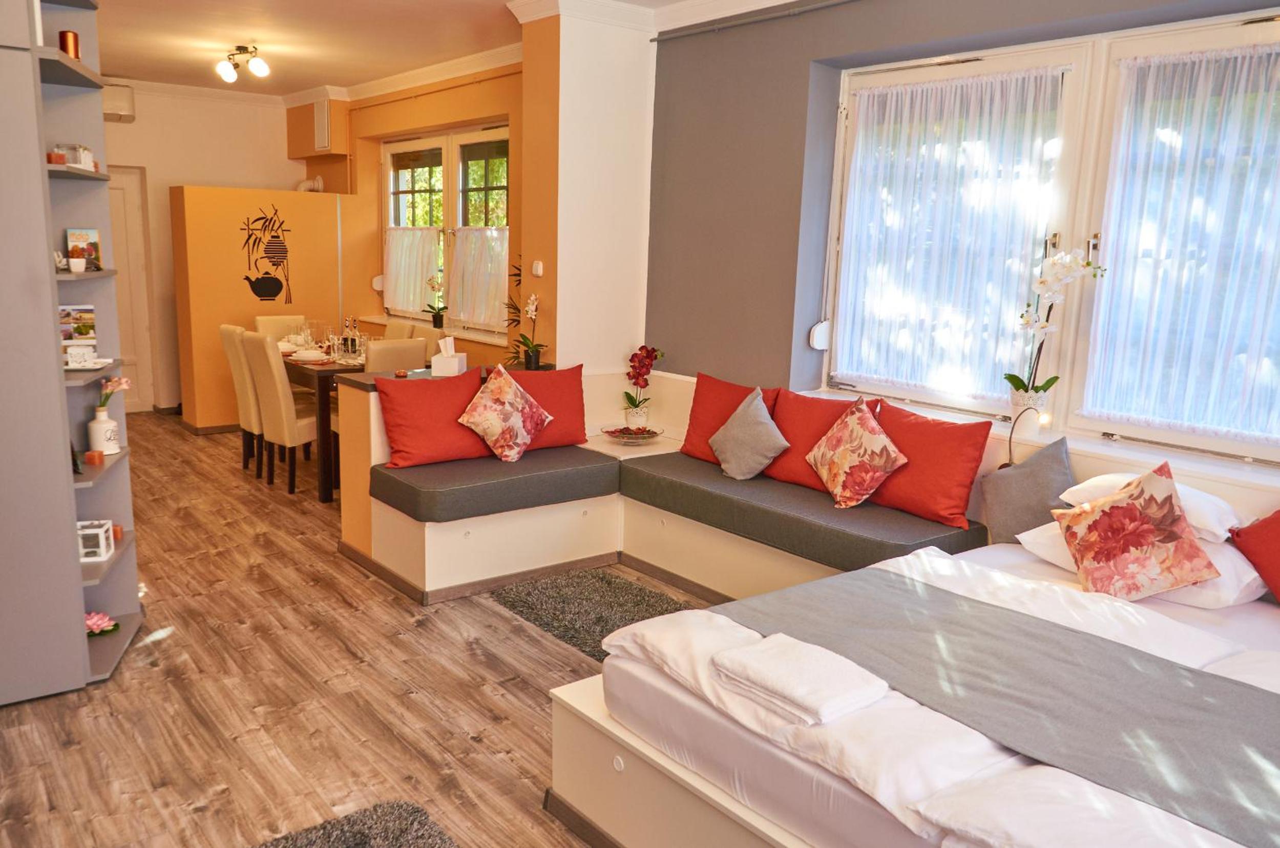Centrum Luxus Apartman view 3