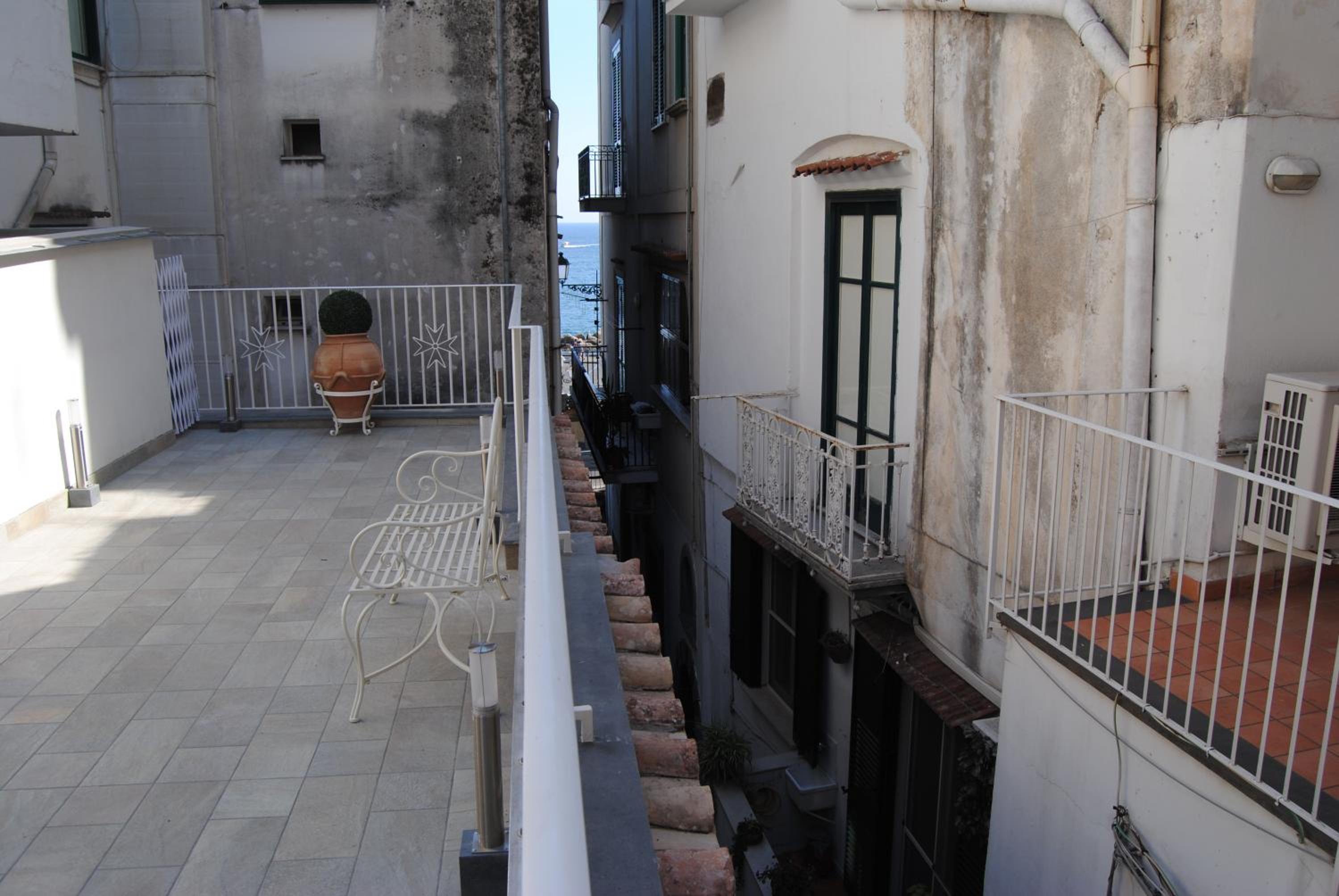 Scirocco - amazing apartment with terrace in city center photo 2