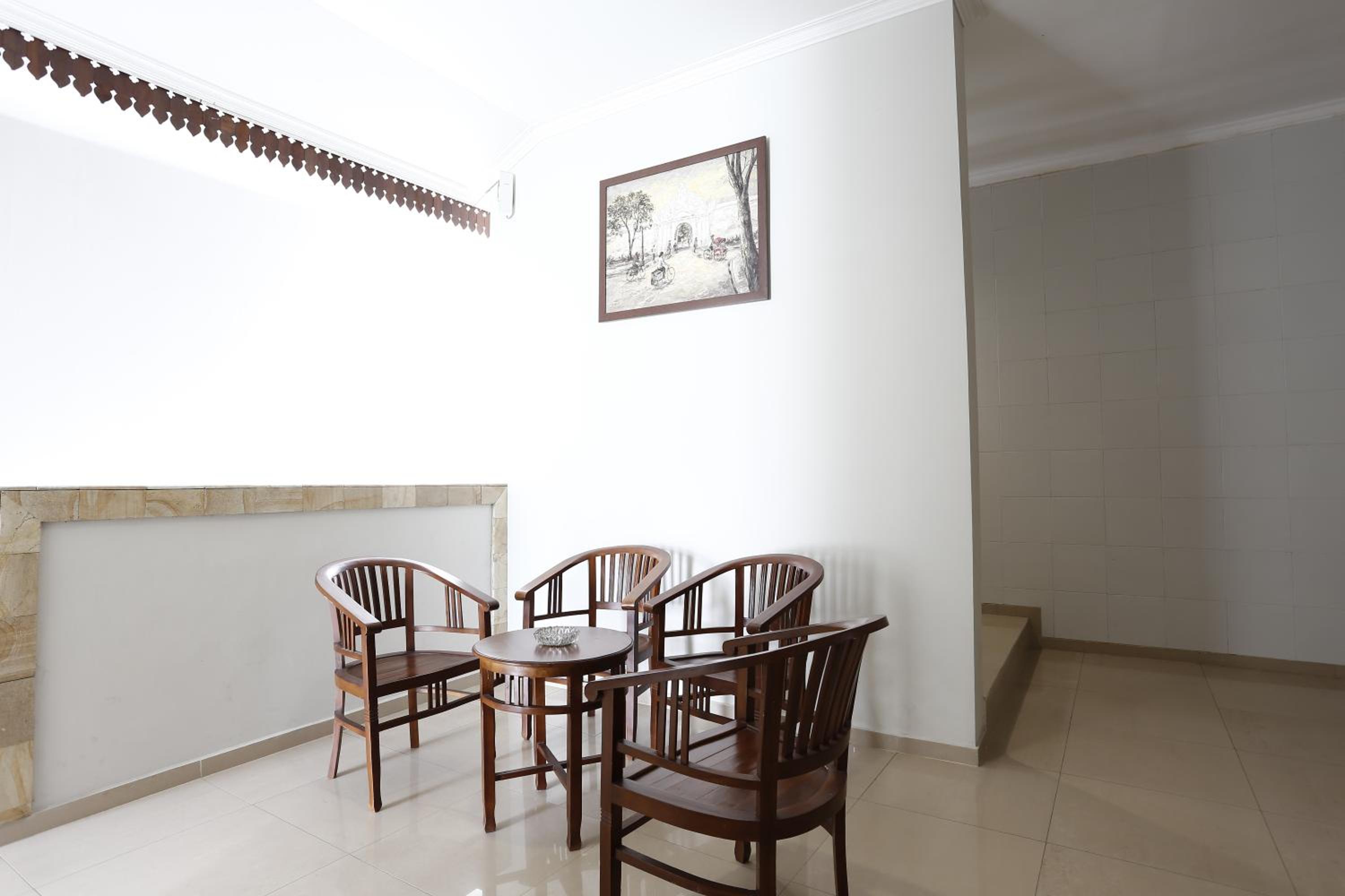RedDoorz Plus near Adisucipto Airport 2