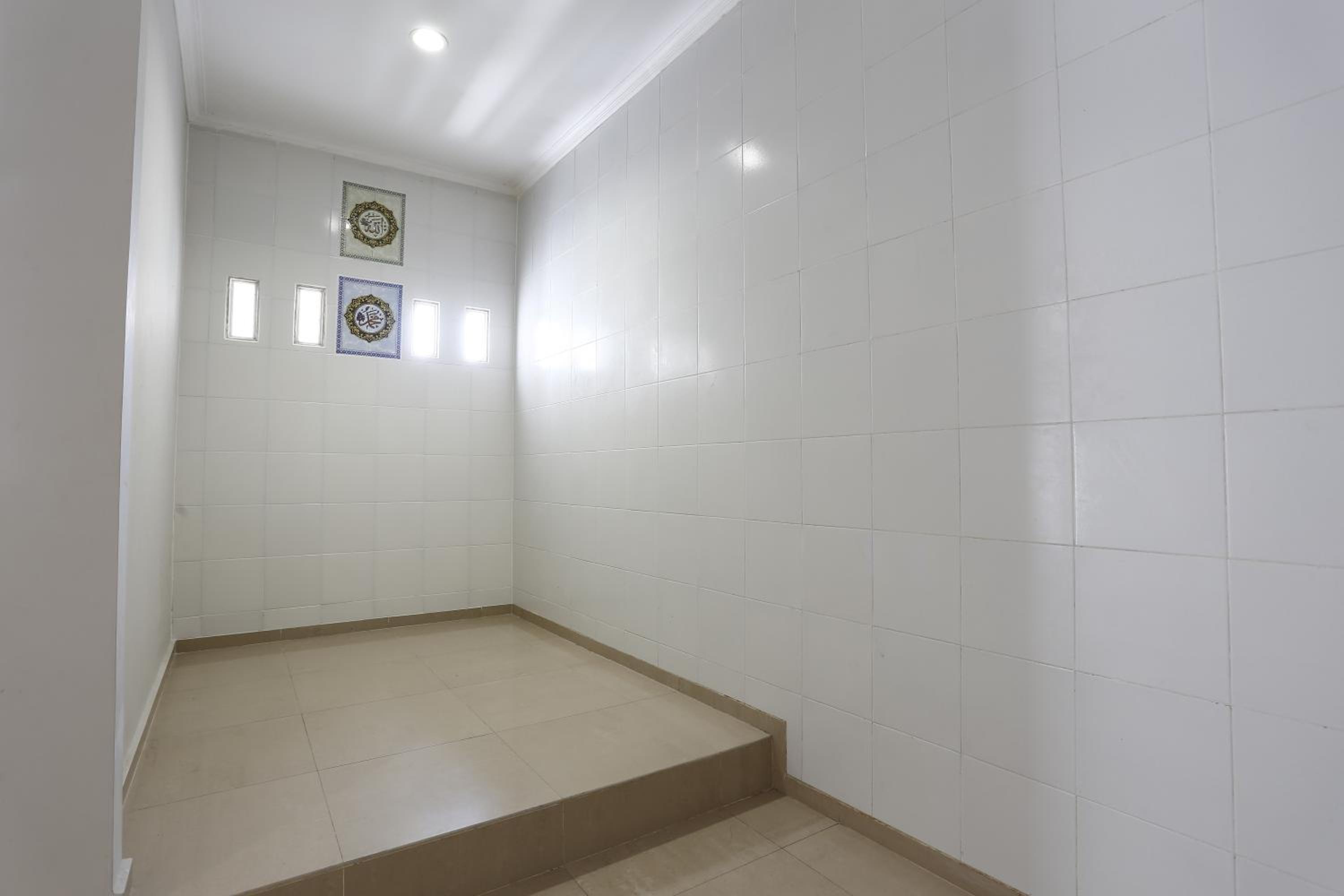 RedDoorz Plus near Adisucipto Airport 2