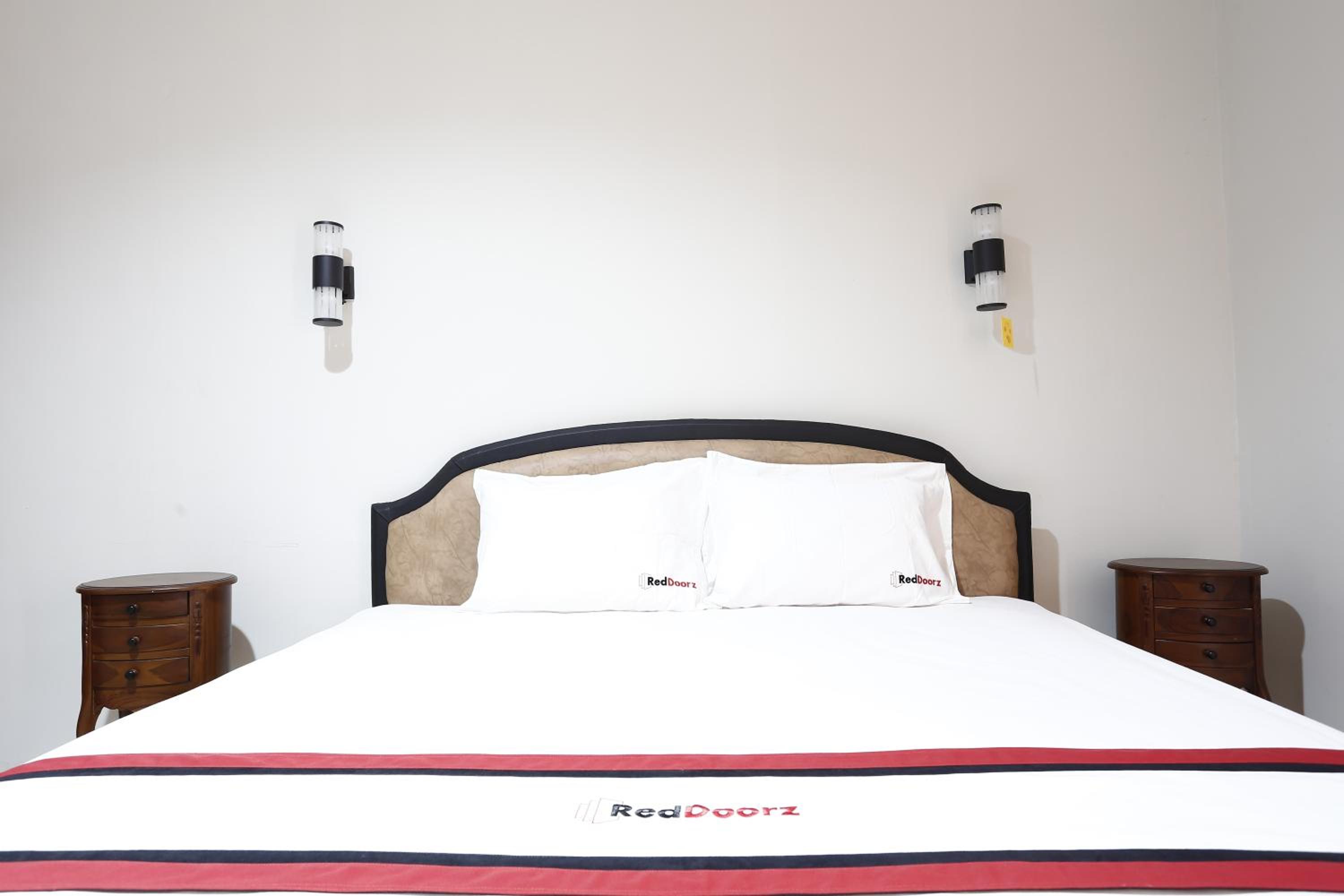 RedDoorz Plus near Adisucipto Airport 2