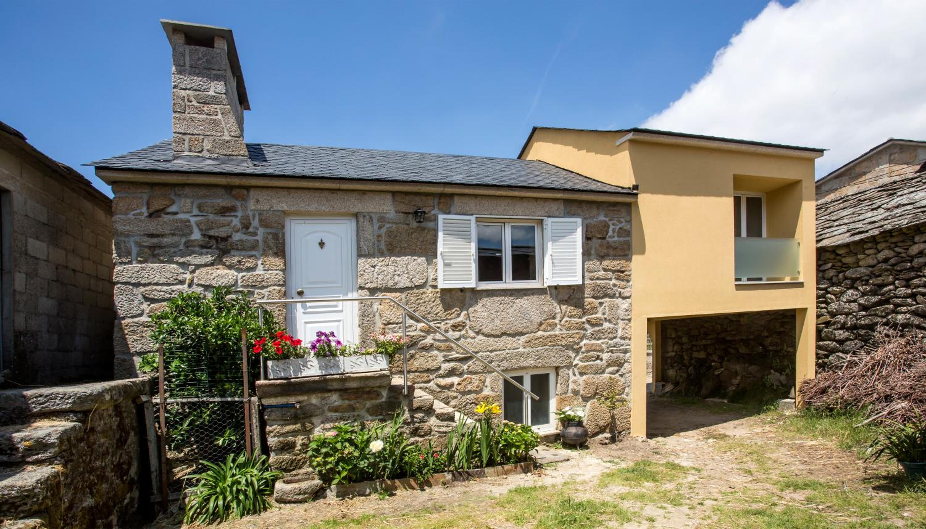 Casas Peralta - Amarela en Arouca — other