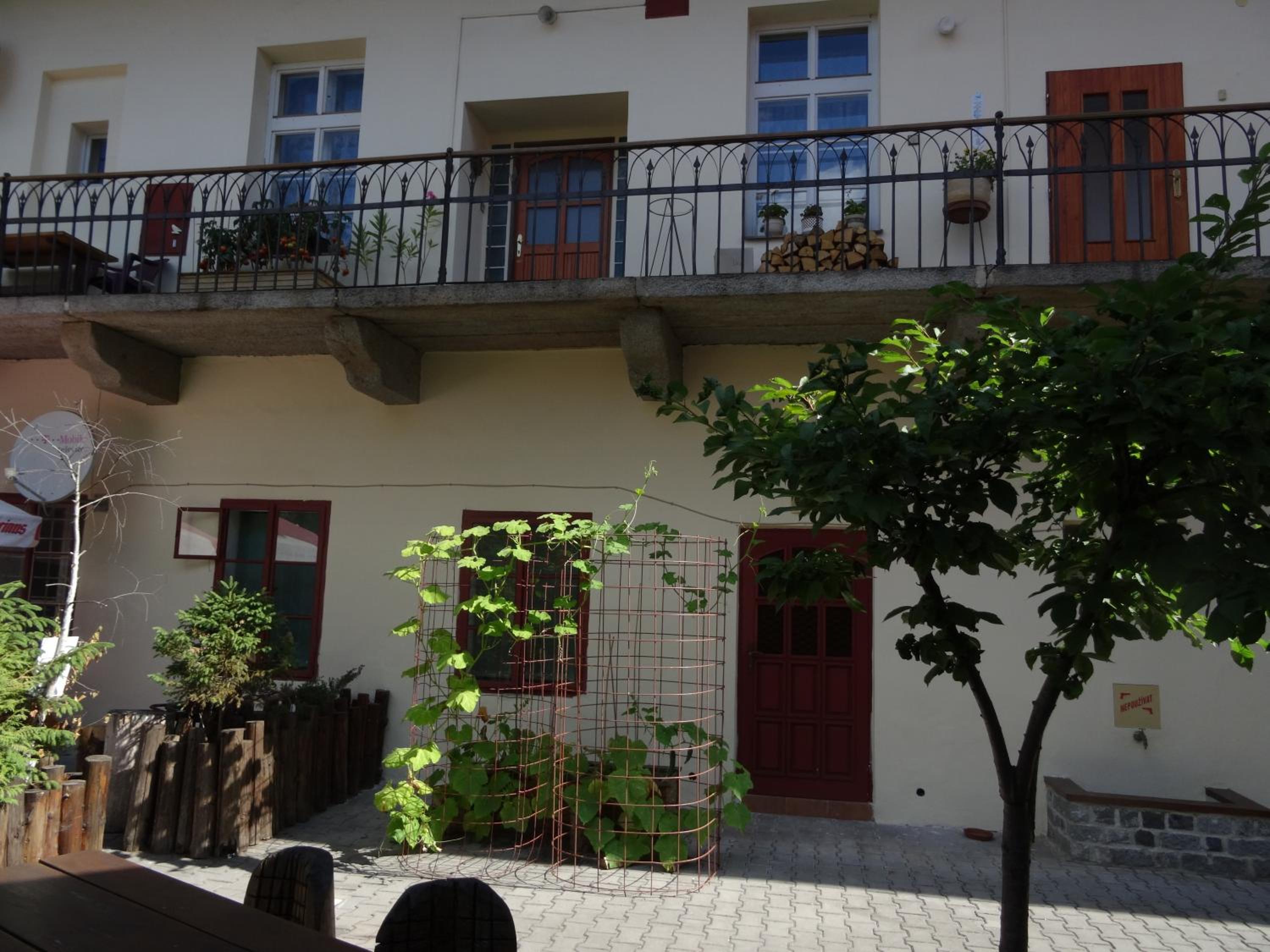 Photo 8