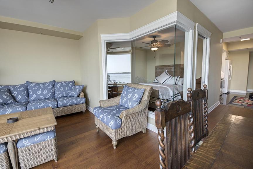 Brockville Vacations - Tall Ships Landing Coastal Resort - Property Image 4