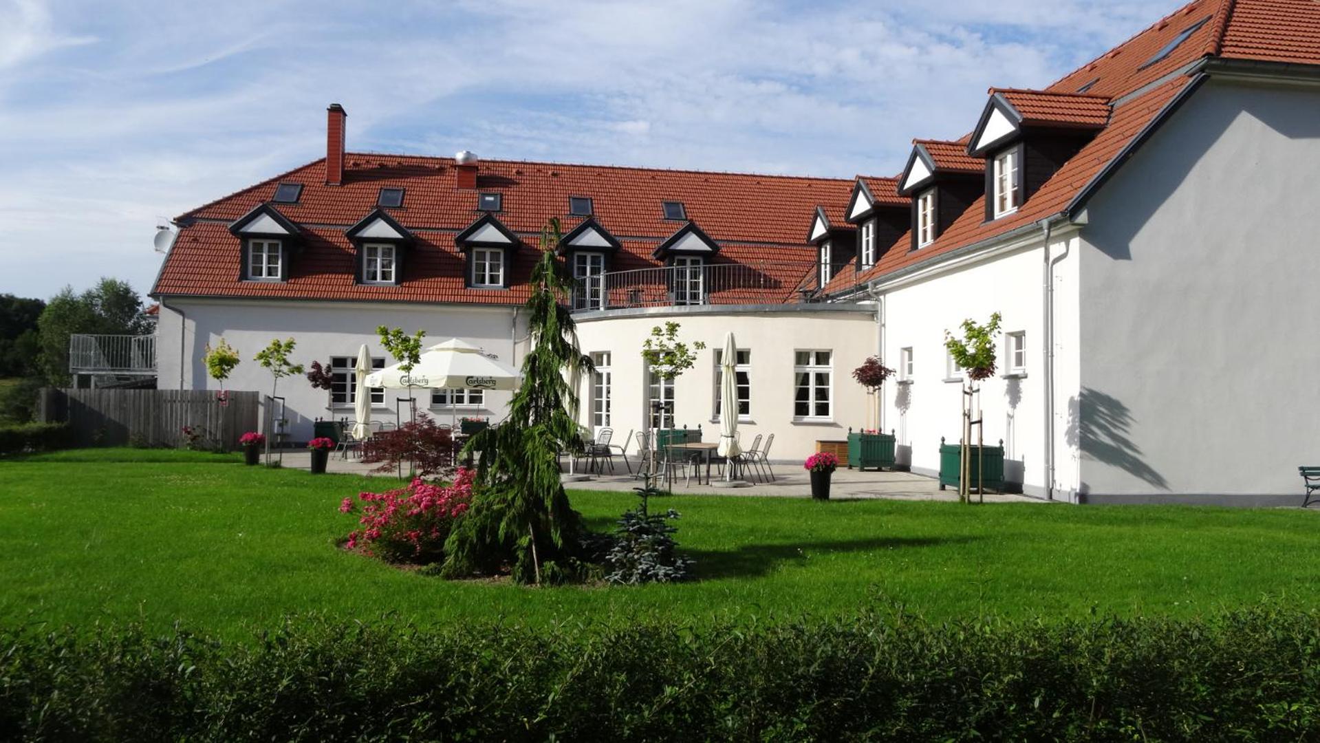 Pałac i Folwark Ńemino