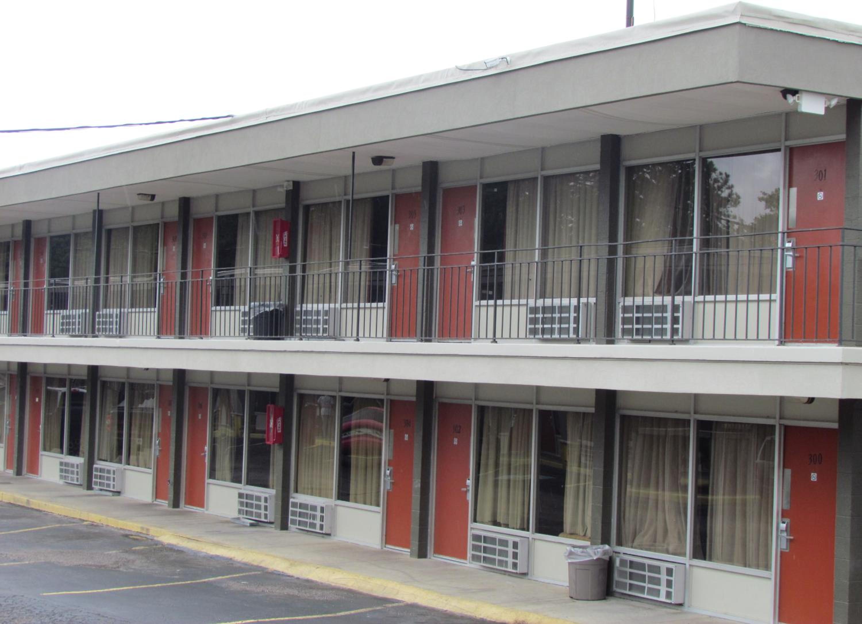 Red Carpet Inn - Augusta