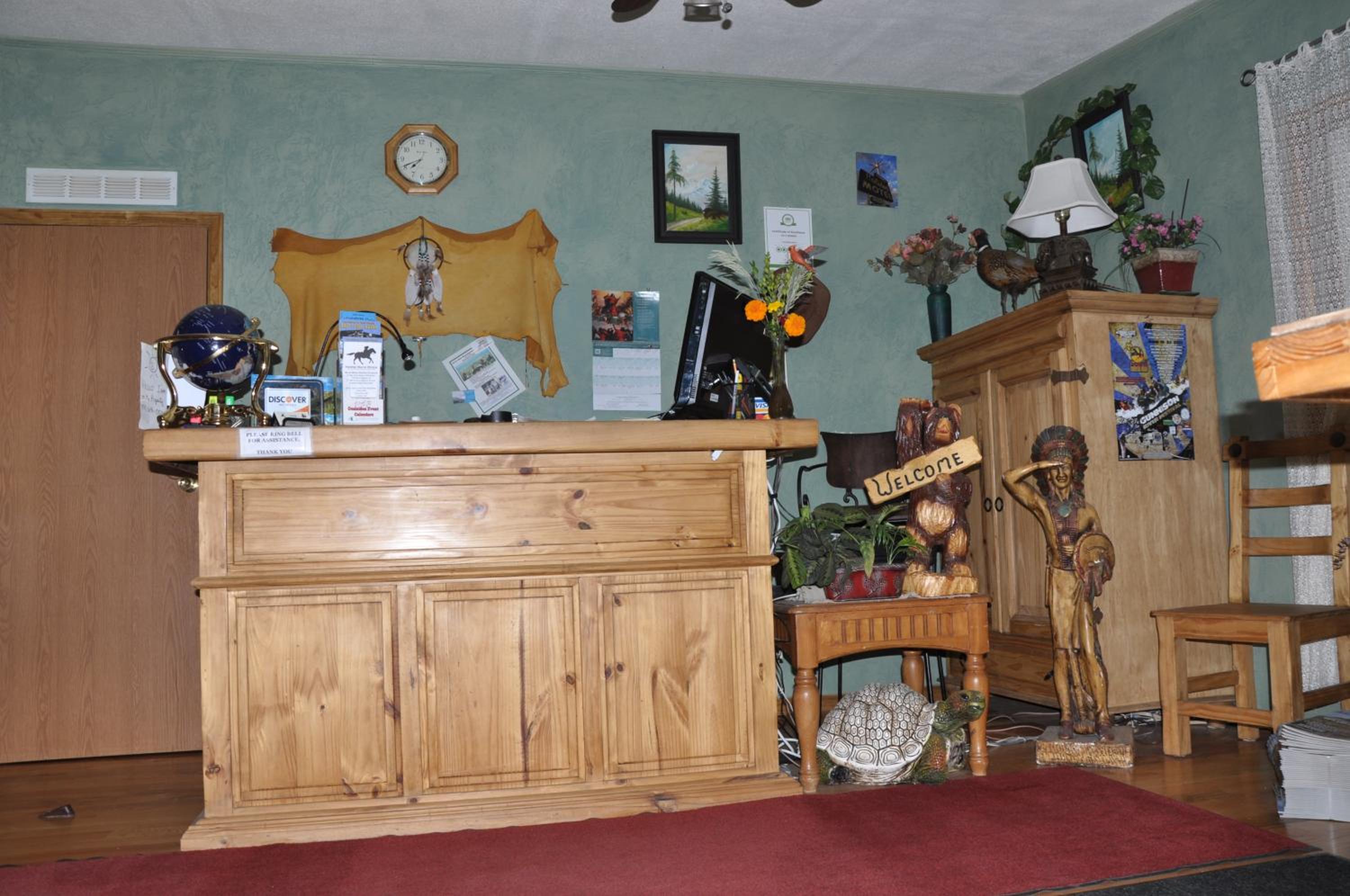 Gunnison Vacations - Long Holiday Motel - Property Image 25