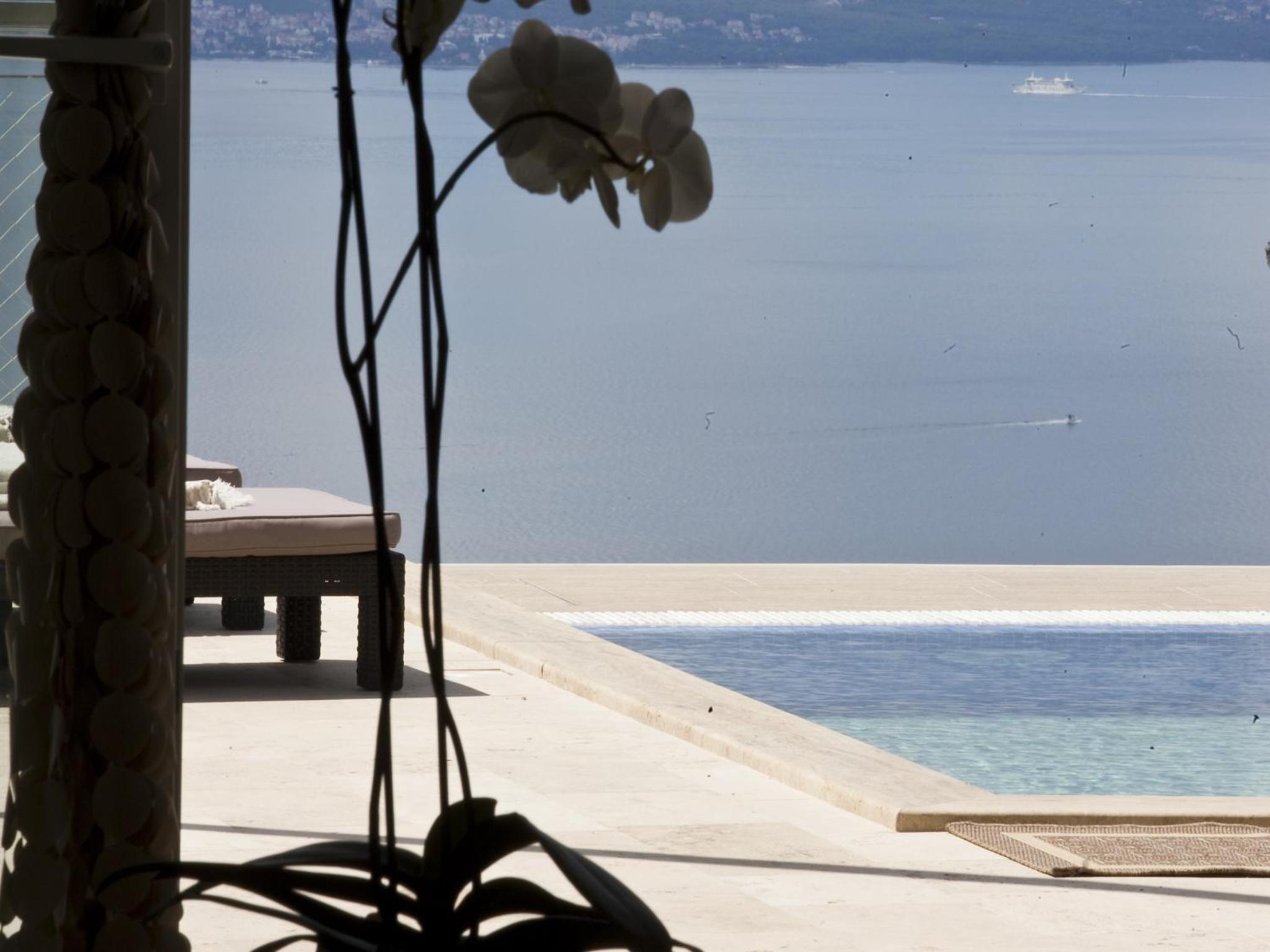 Villa Maranata-5 stars-pool-spa-gym-free parking-privacy view 2