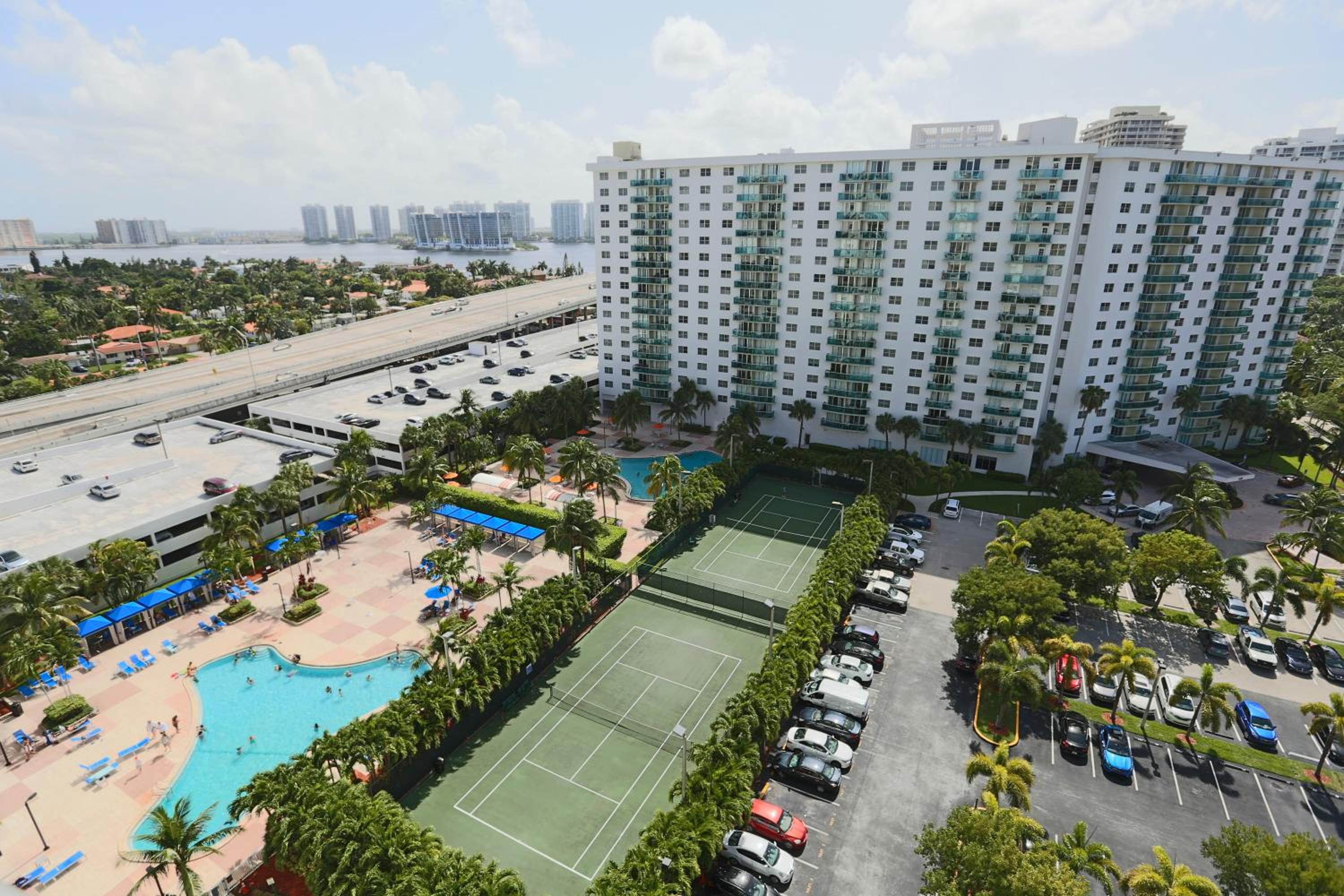 Ocean Reserve Luxury Condos Across from Sunny Isles Beach