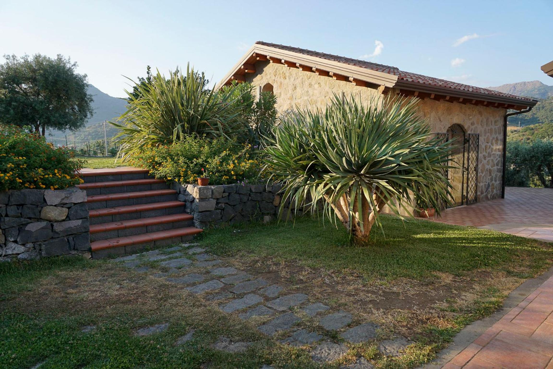 Hotel Taormina Villa Ibiscus Alcantara - Image 1