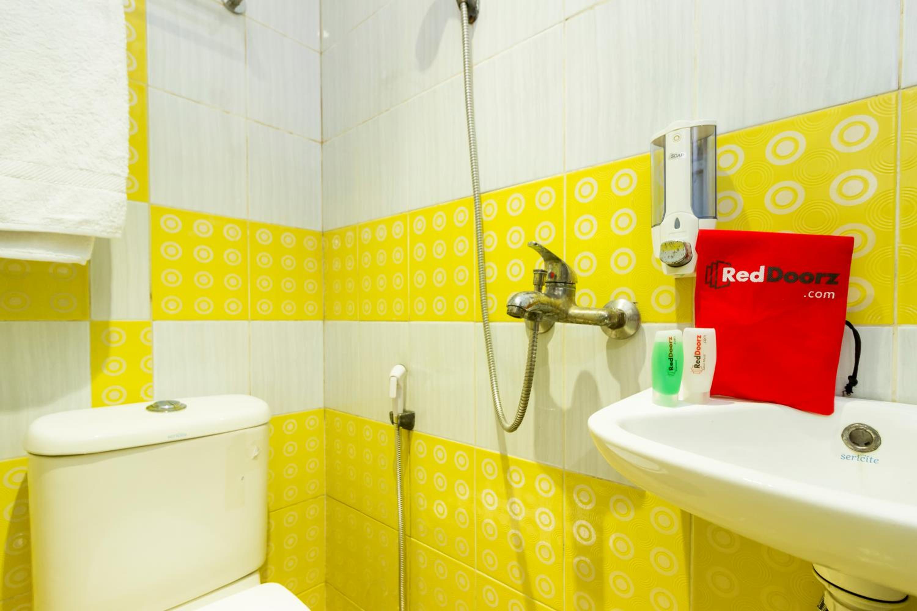 Reddoorz near Gajah Mada Plaza 2