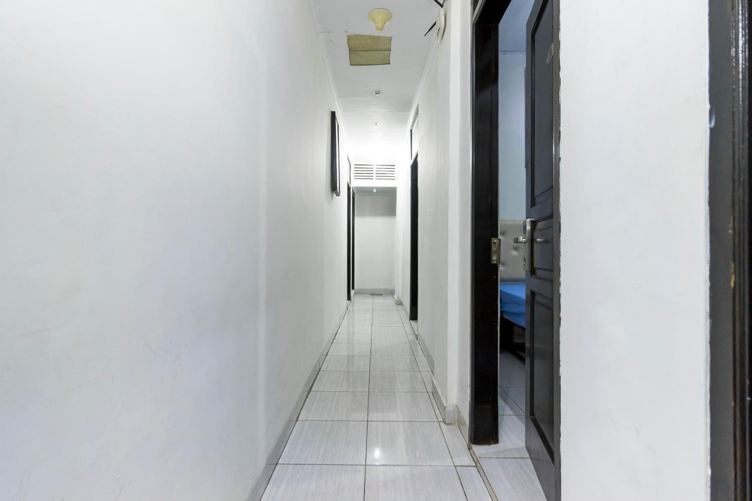 Reddoorz near Gajah Mada Plaza 2
