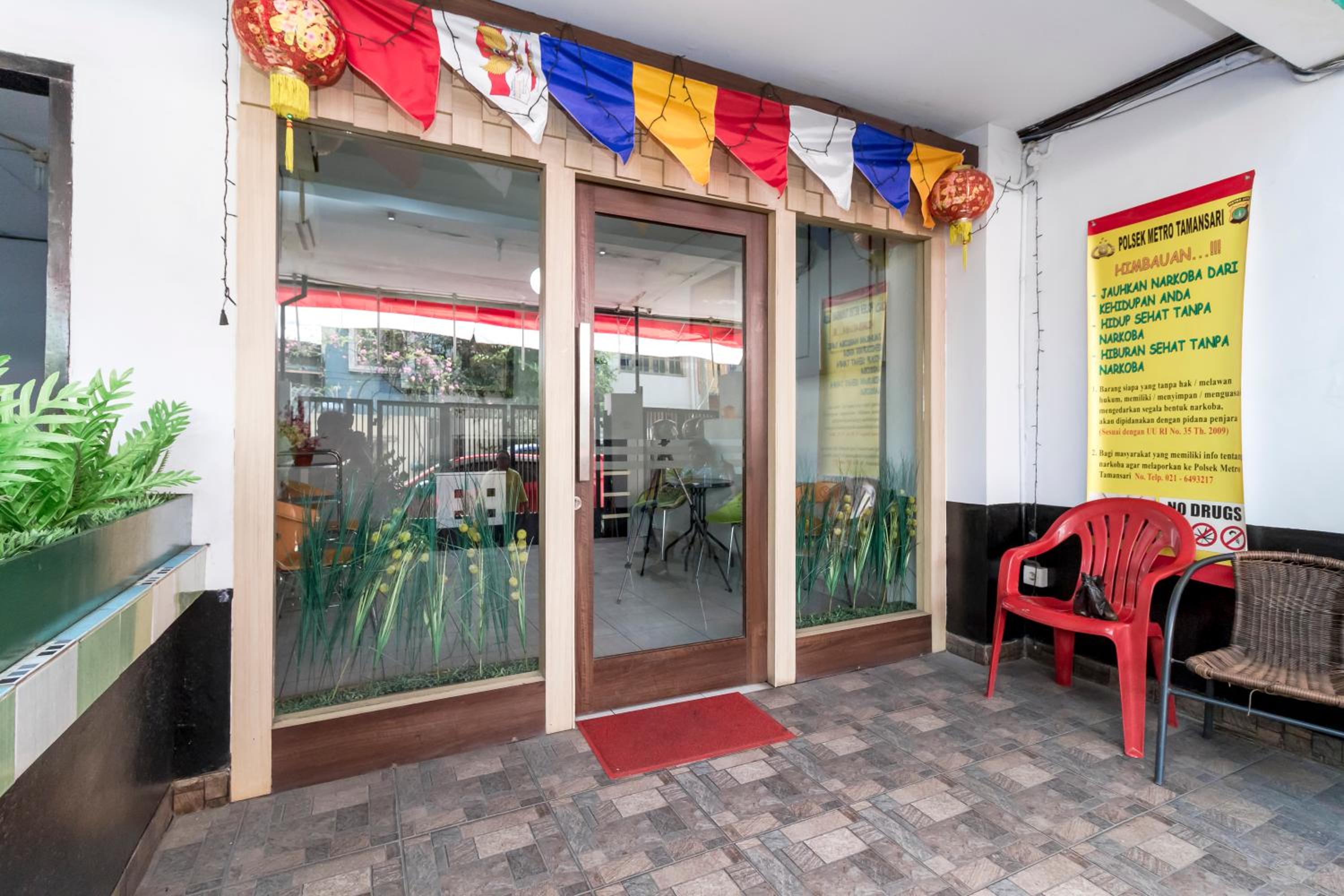 Reddoorz near Gajah Mada Plaza 2
