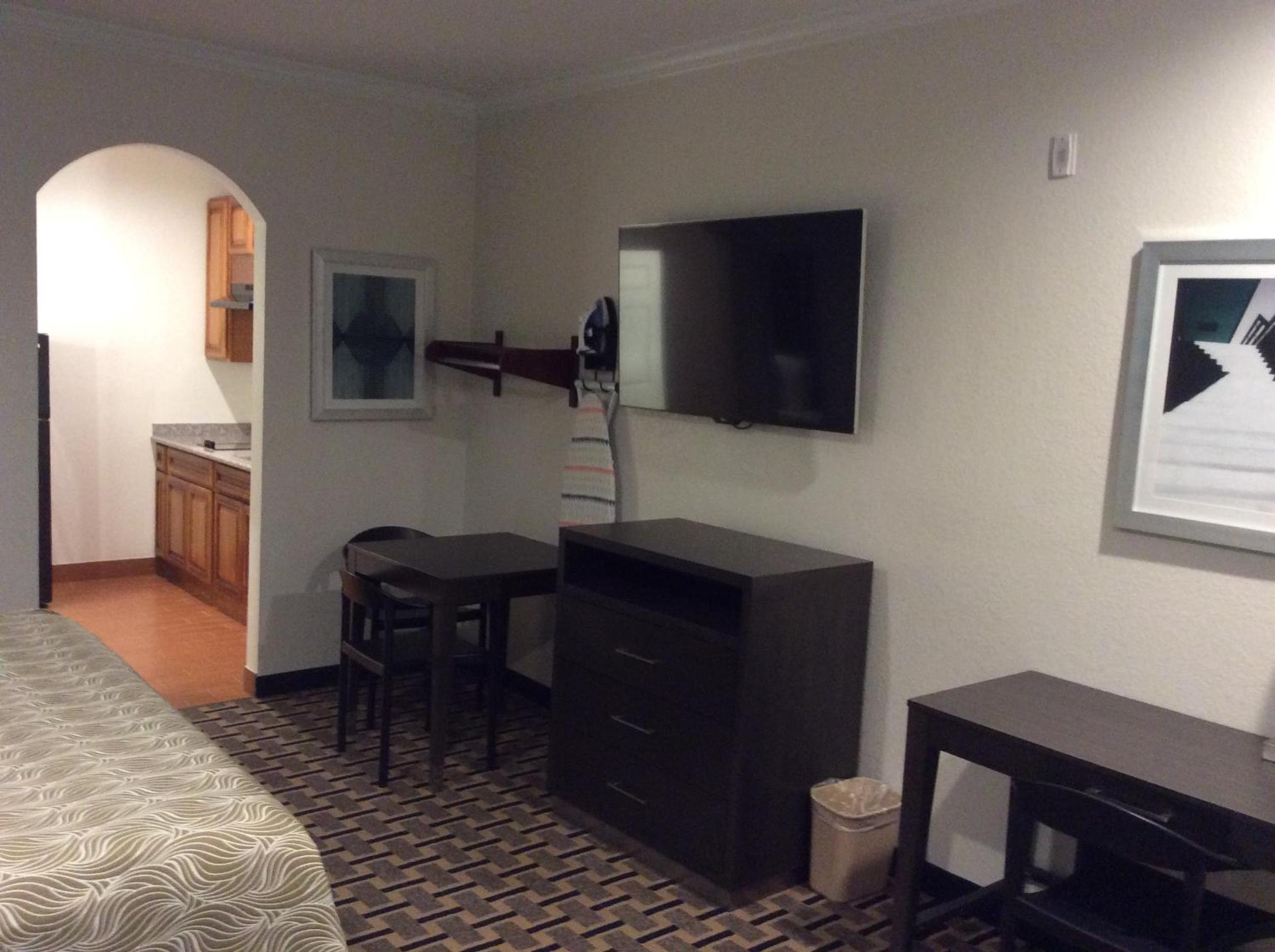 Regency Inn & Suites- NW Houston