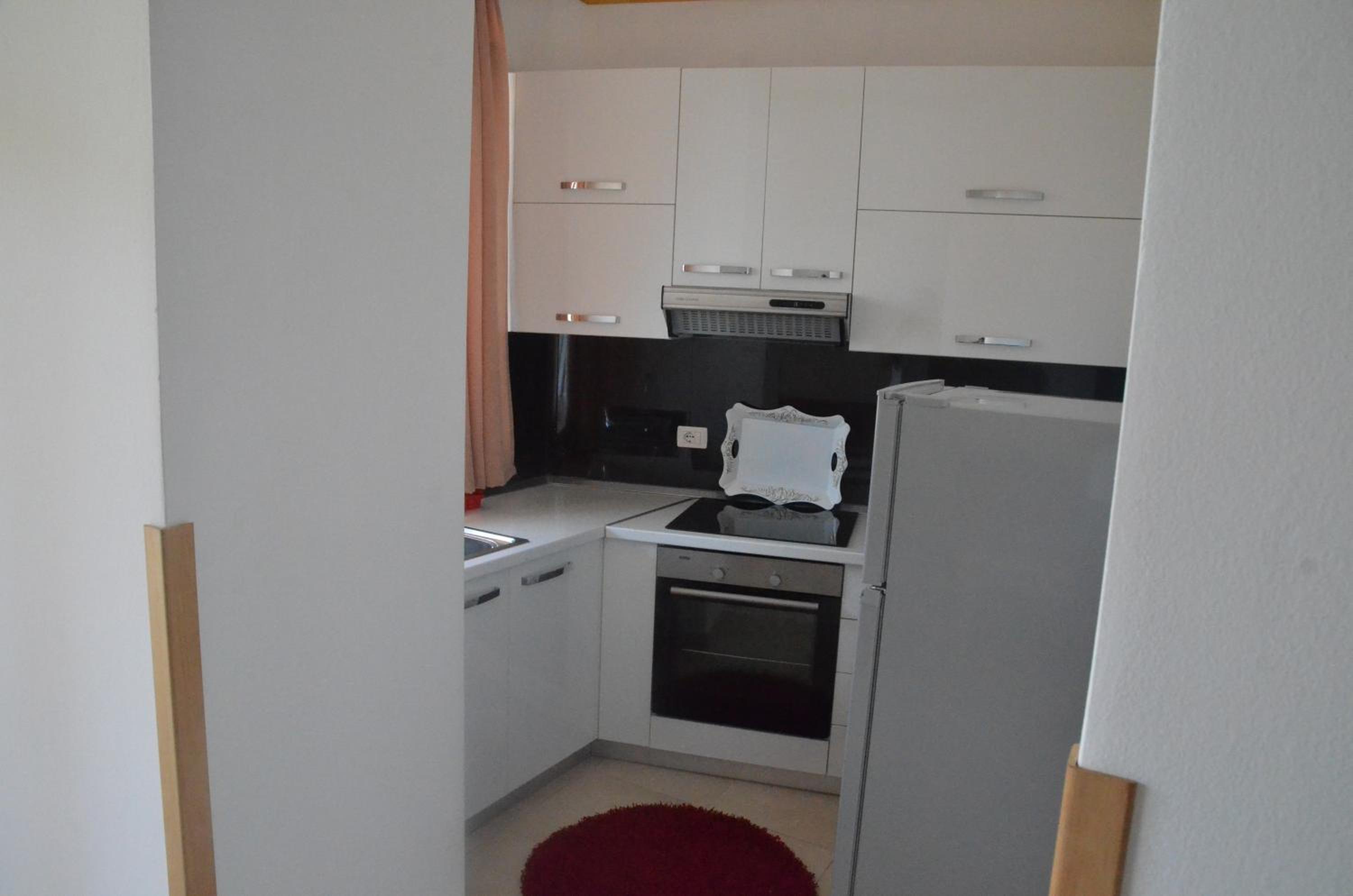 Everest Apartments Shengjin
