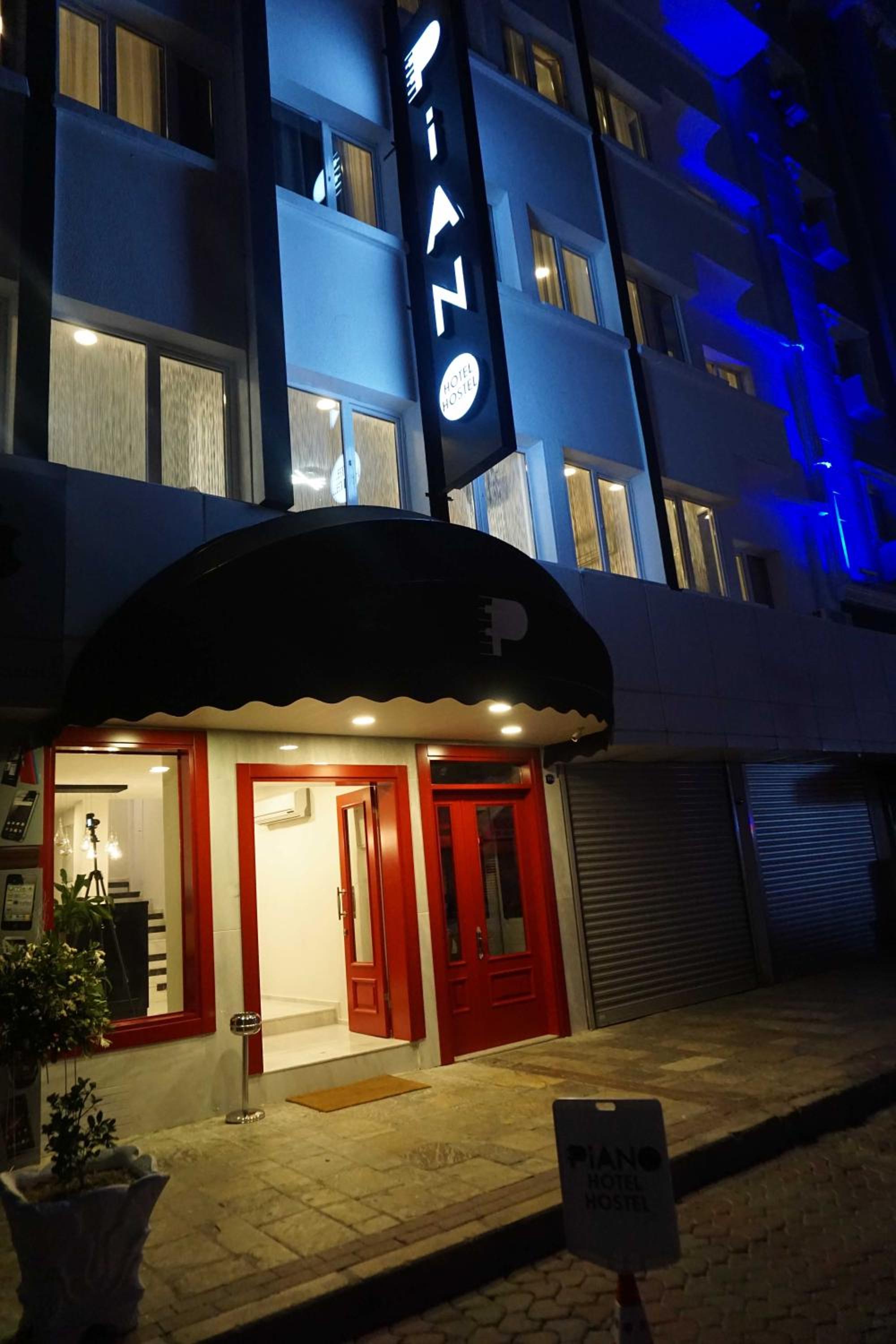 Piano Hotel - Image 37