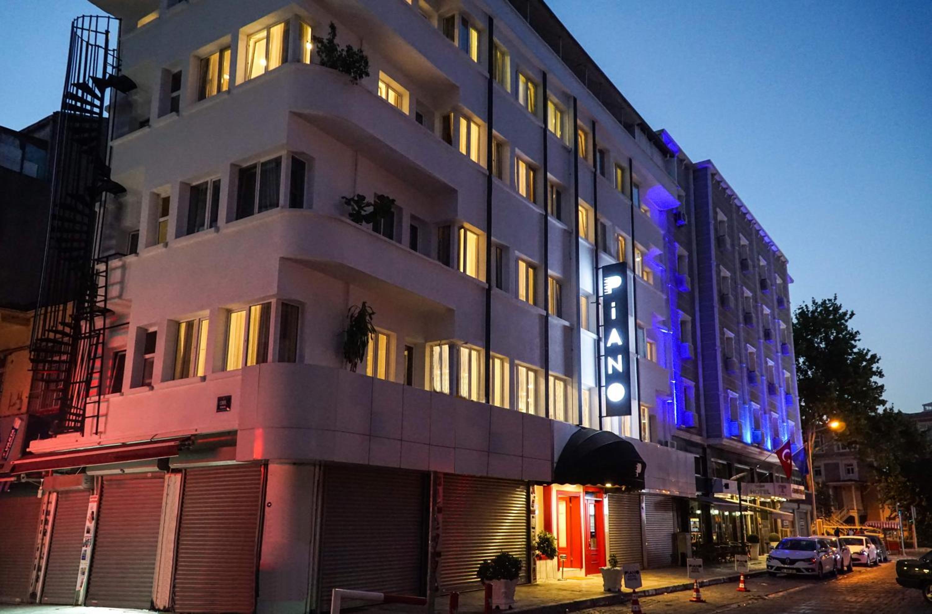 Piano Hotel - Image 40