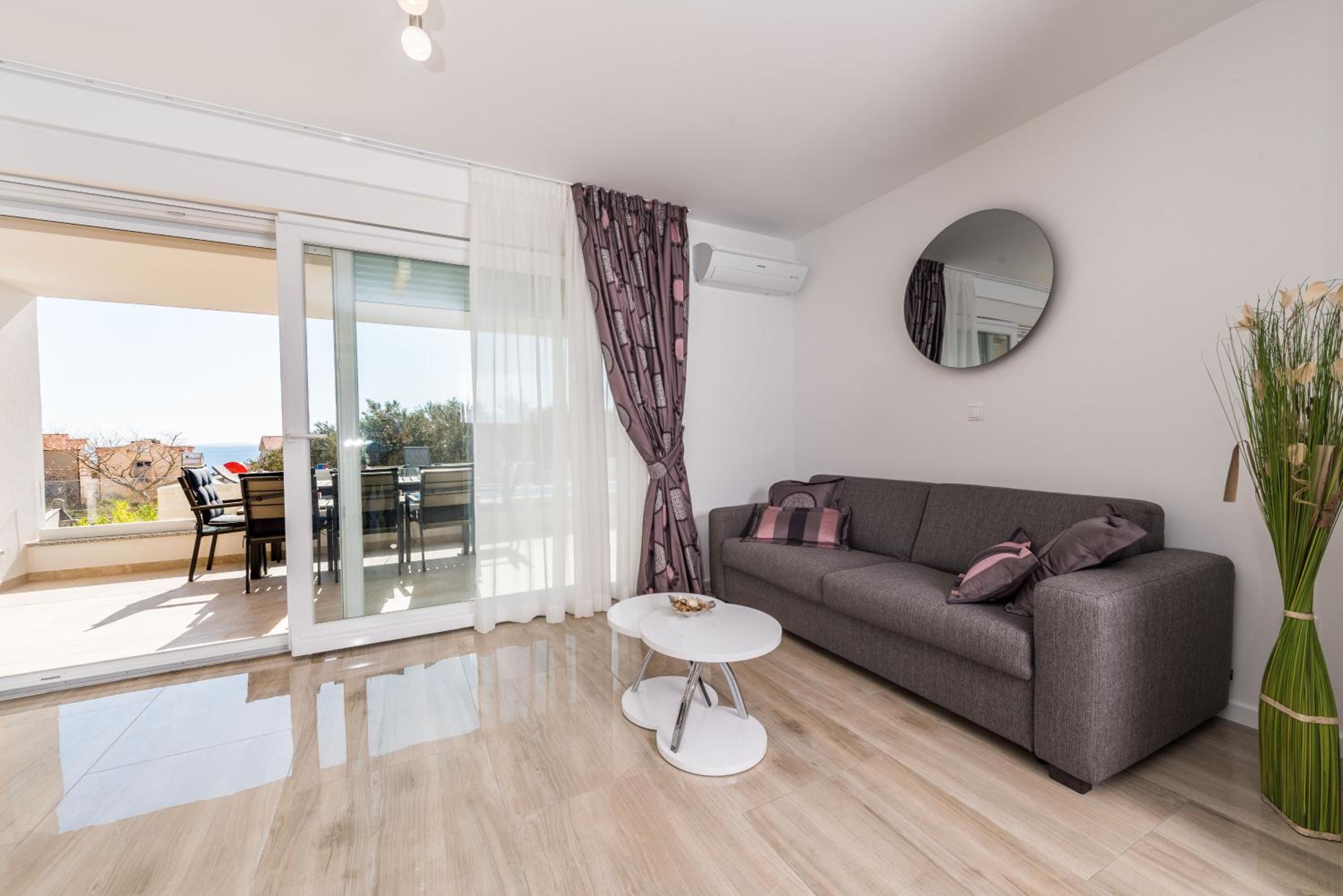 Apartments with pool Villa Zora view 4