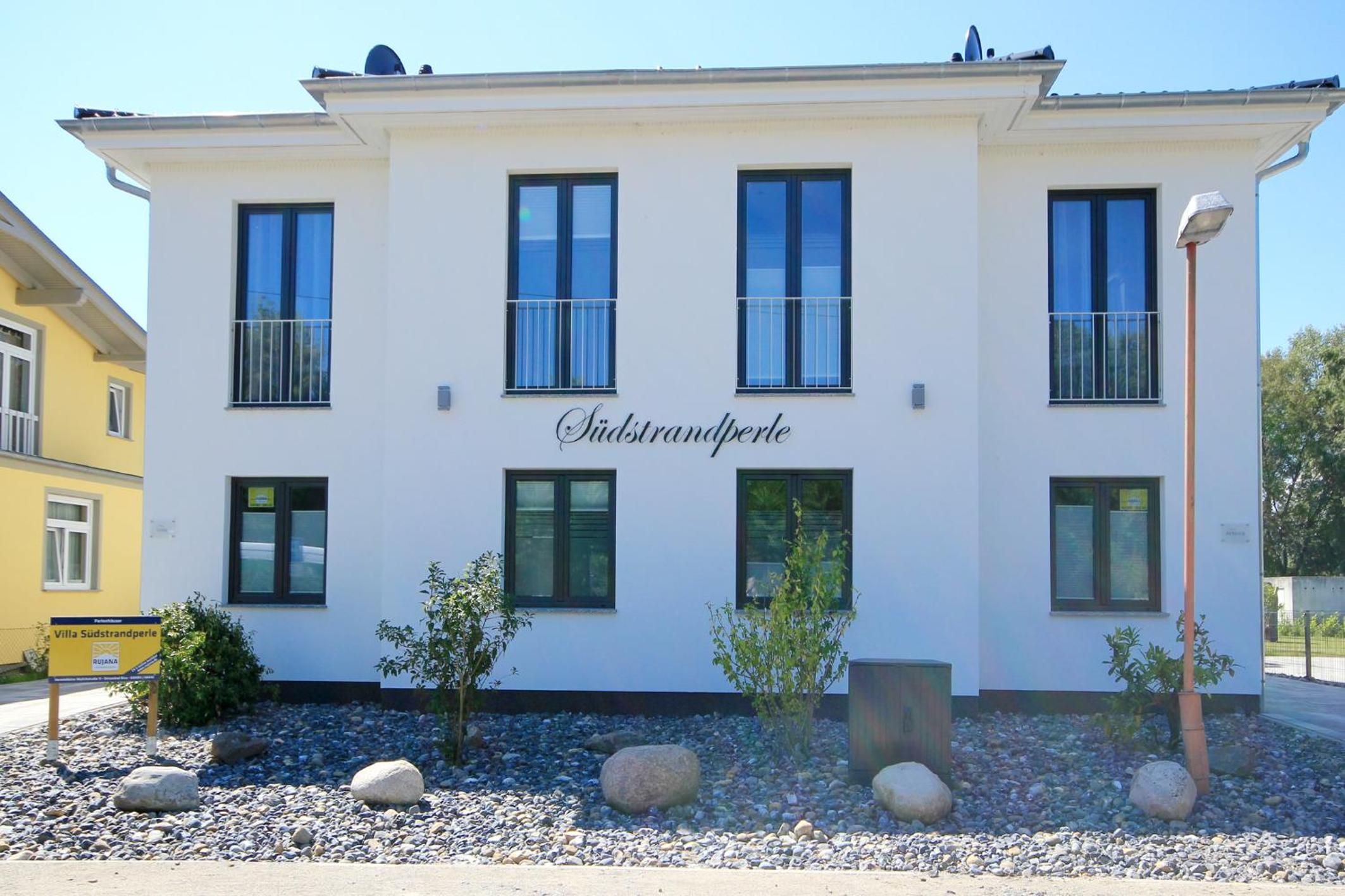 Villa Südstrandperle by Rujana