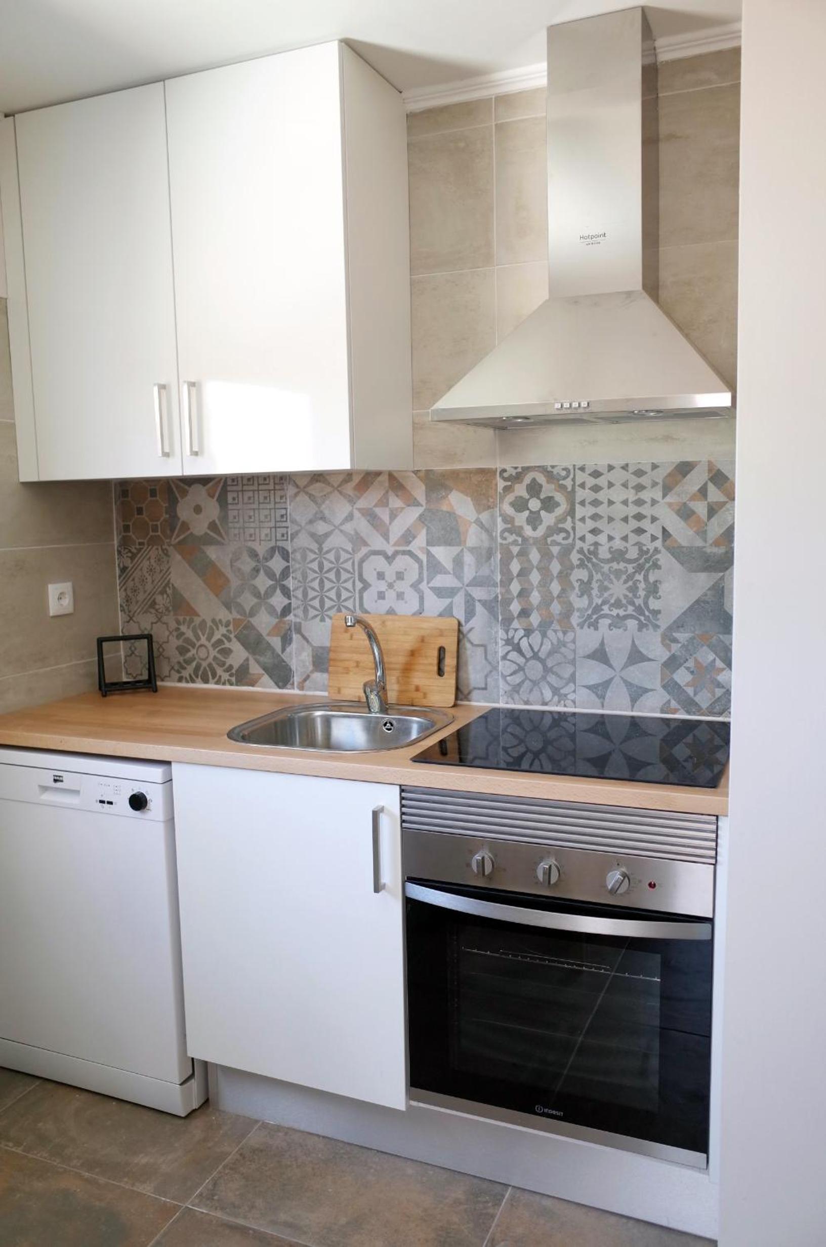 Lisbon Beach Apartments 2 view 4
