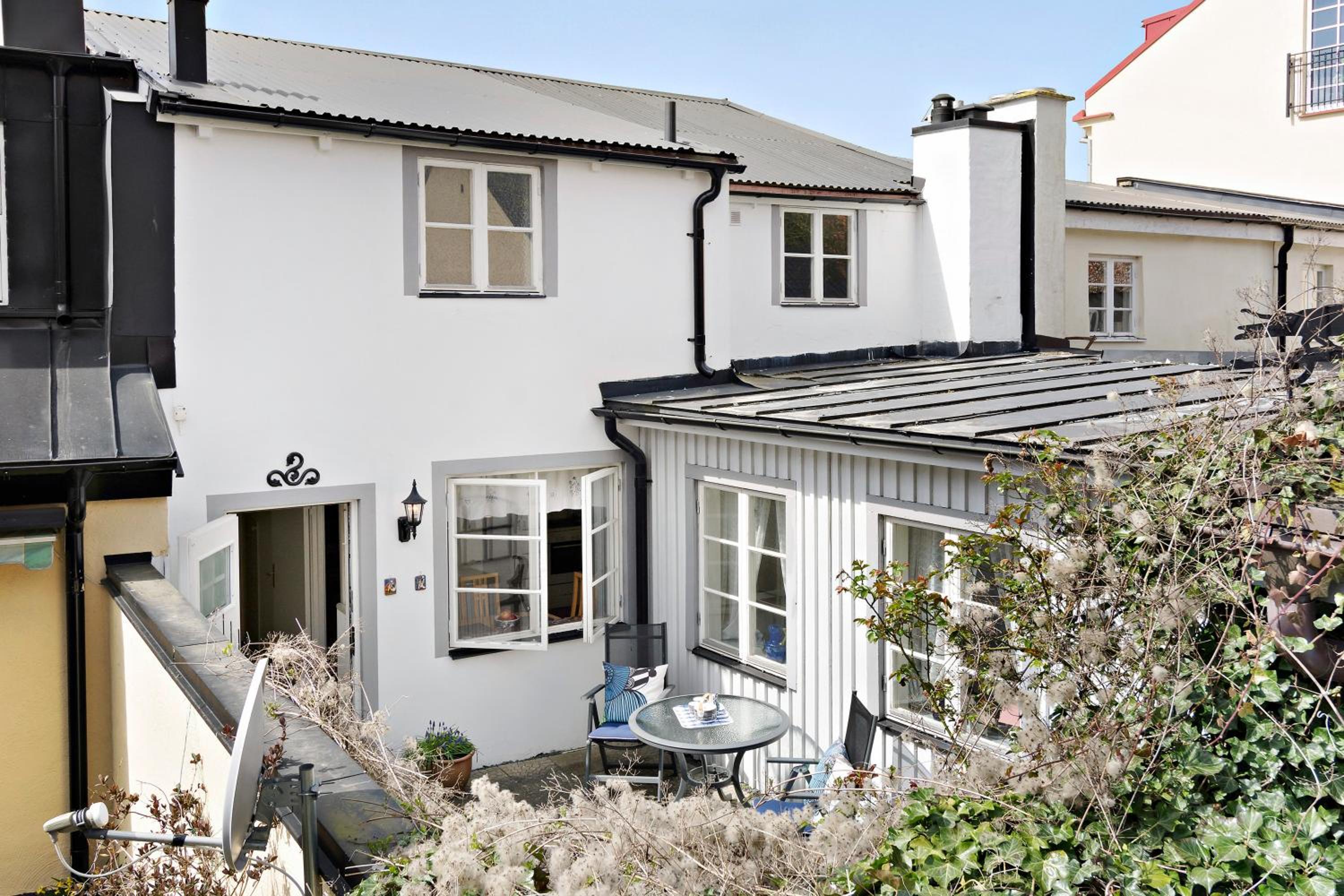 Charming townhouse view 2