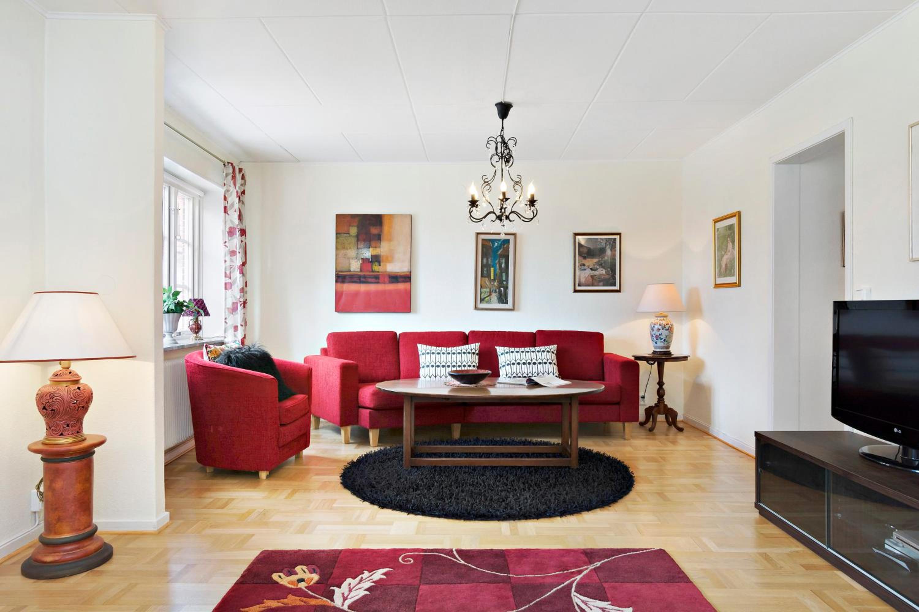 Charming townhouse view 4