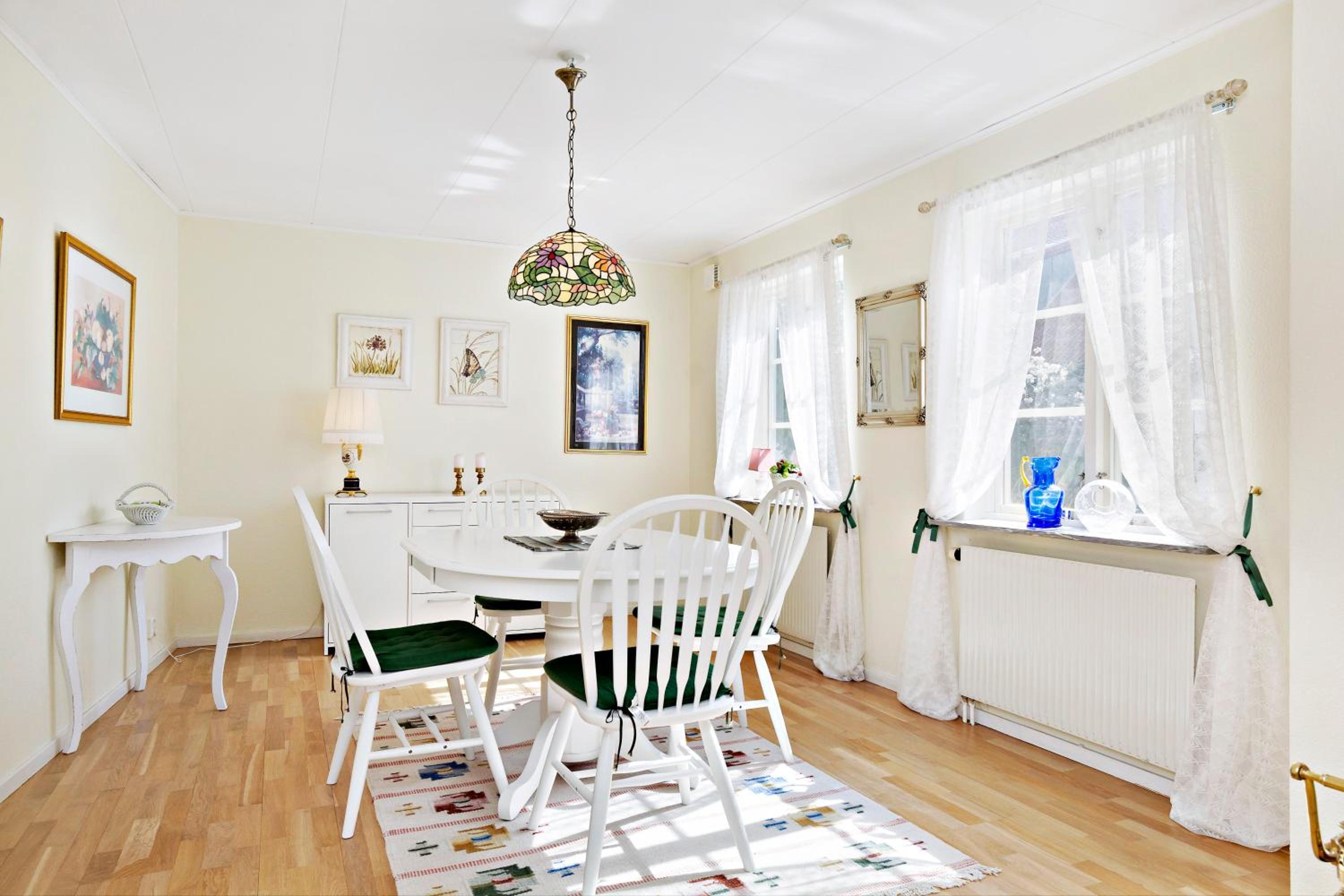 Charming townhouse view 5