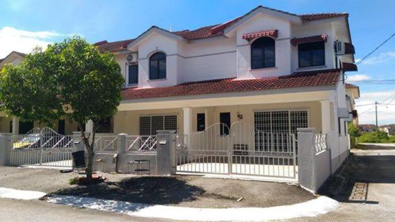 J&P Homestays House 1 photo 1