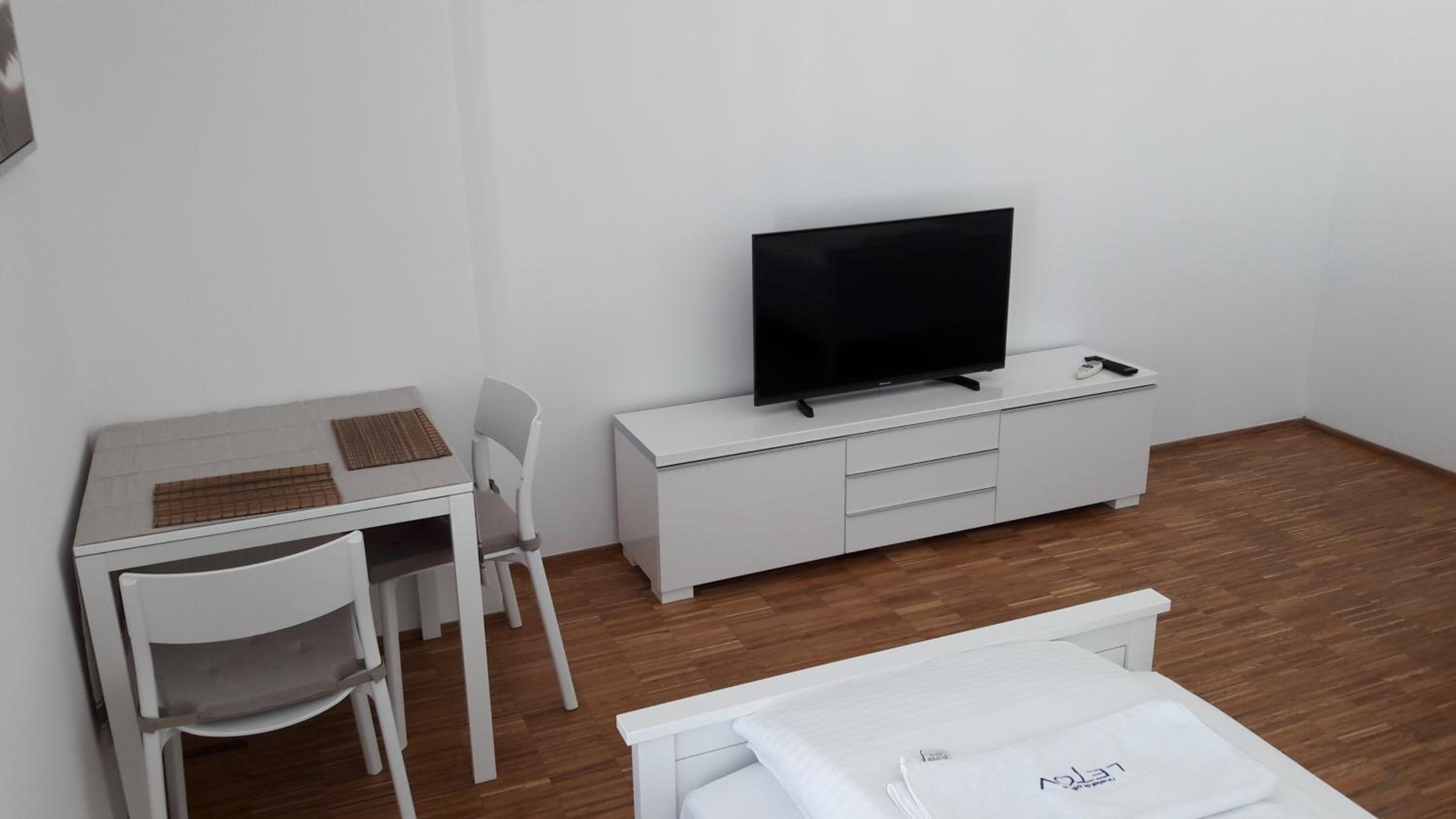 Hotel & Hostel Letov