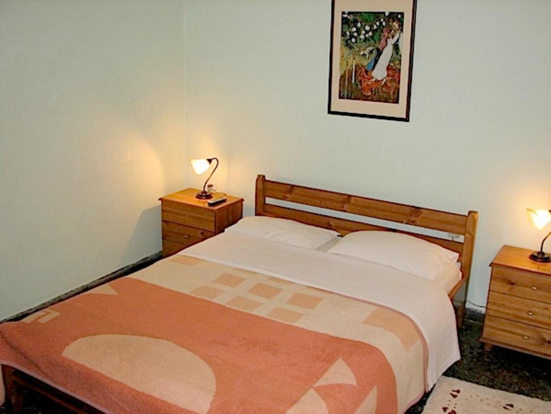 Earini Rooms And Apartments view 2