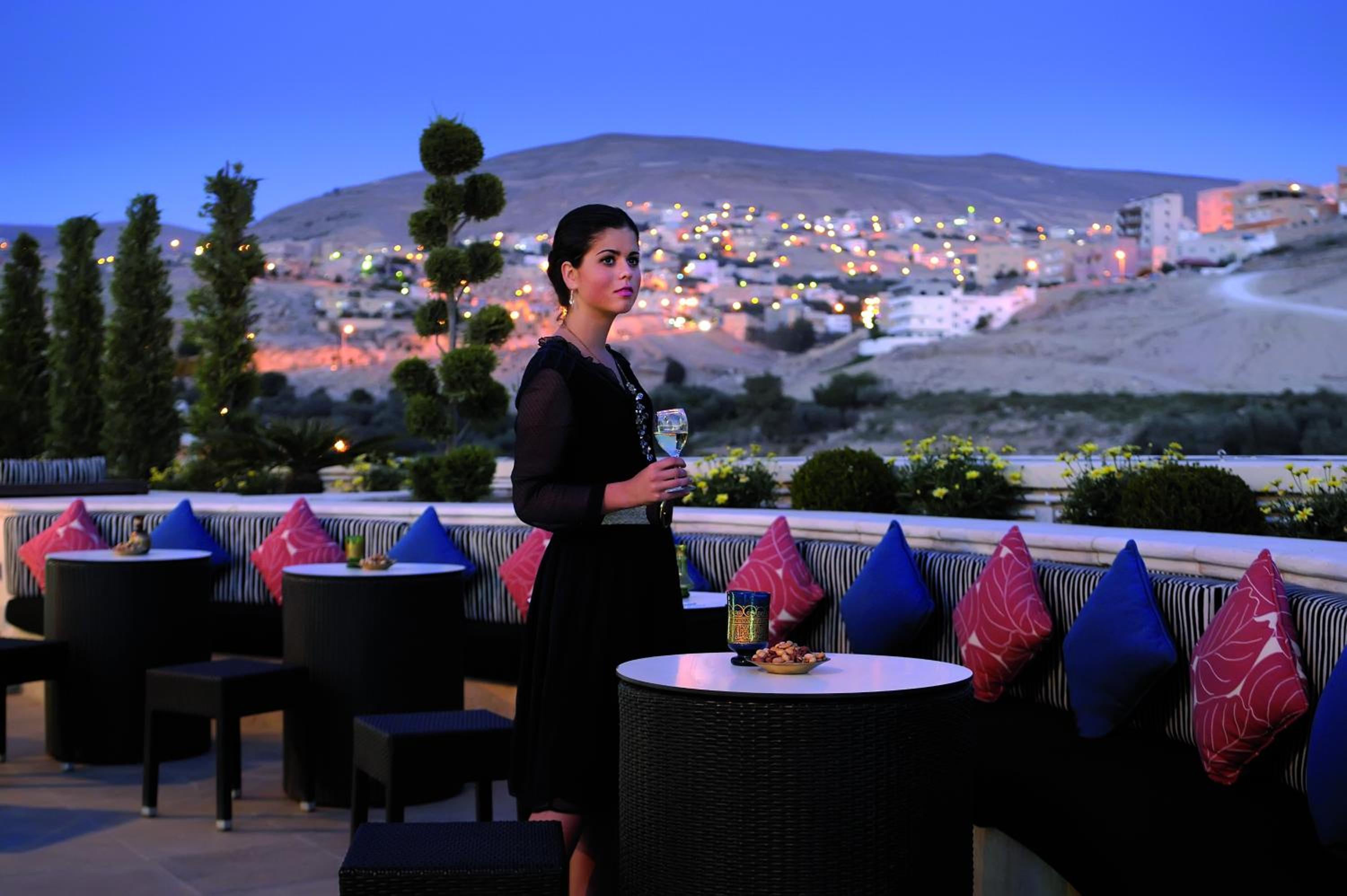 Mövenpick Resort Petra — photo 49