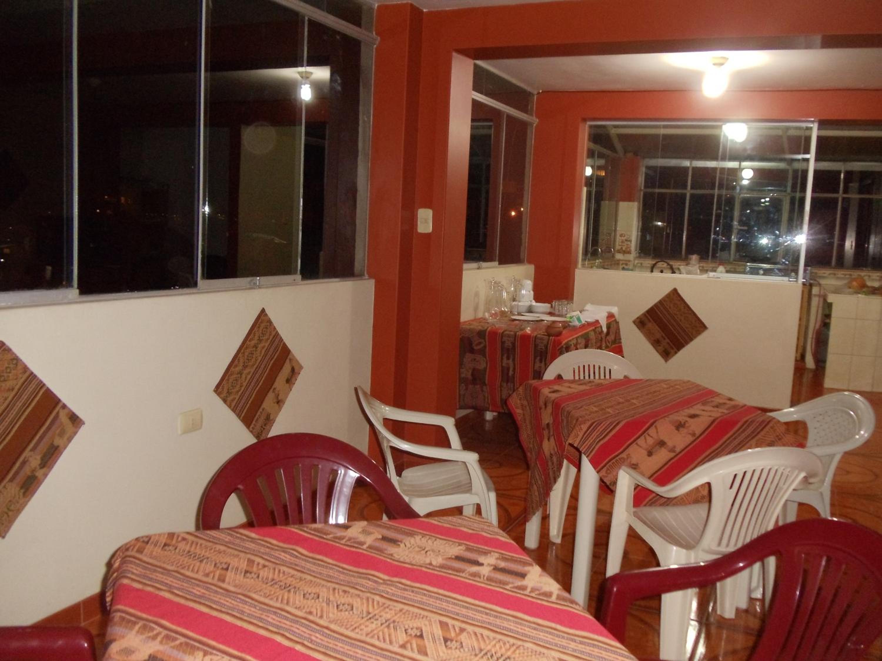 Hostal INTIS UTAWA Inn