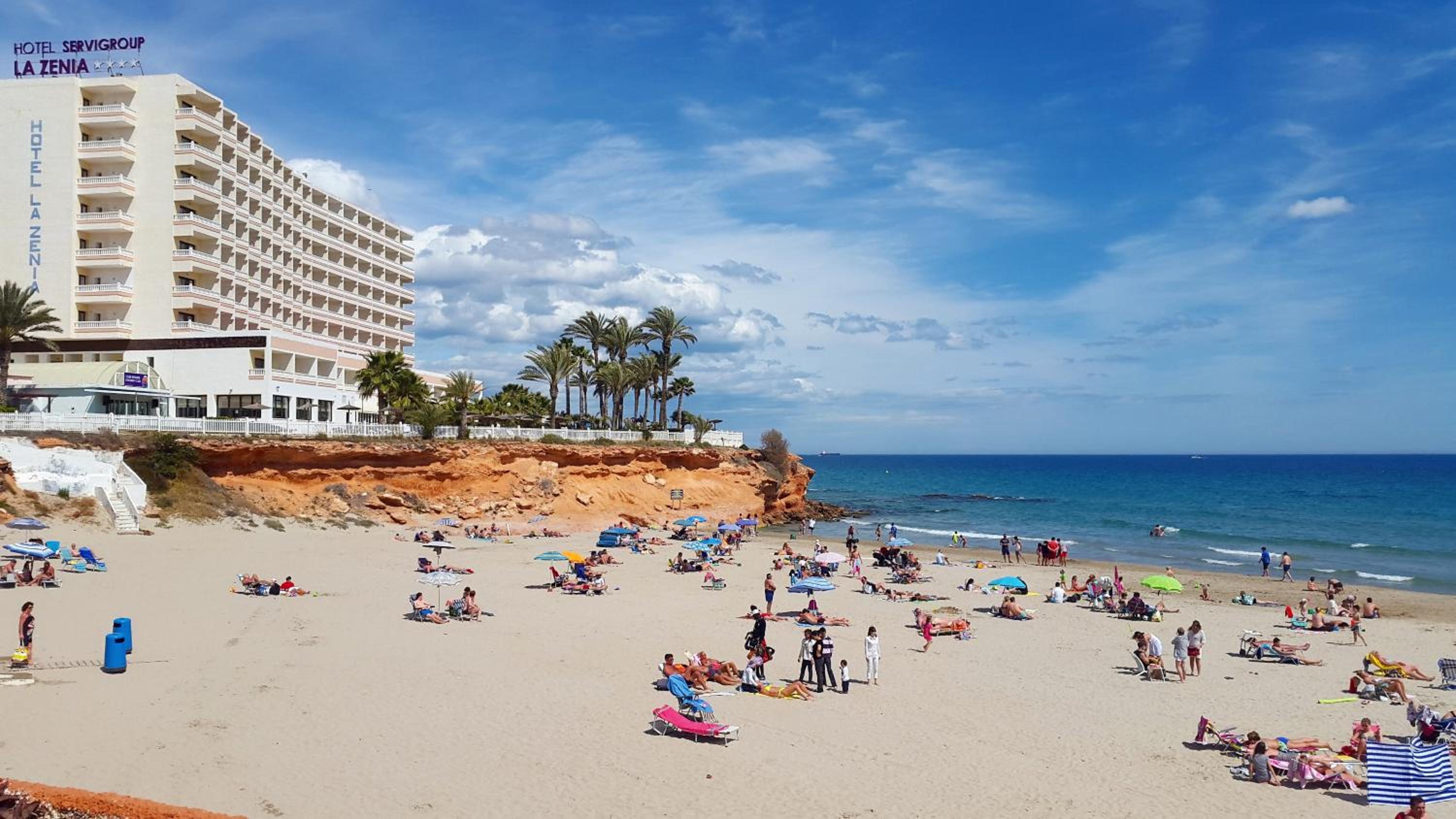 Villa La Zenia, Private pool, 10min walk to La Zenia Beach, for 6 people