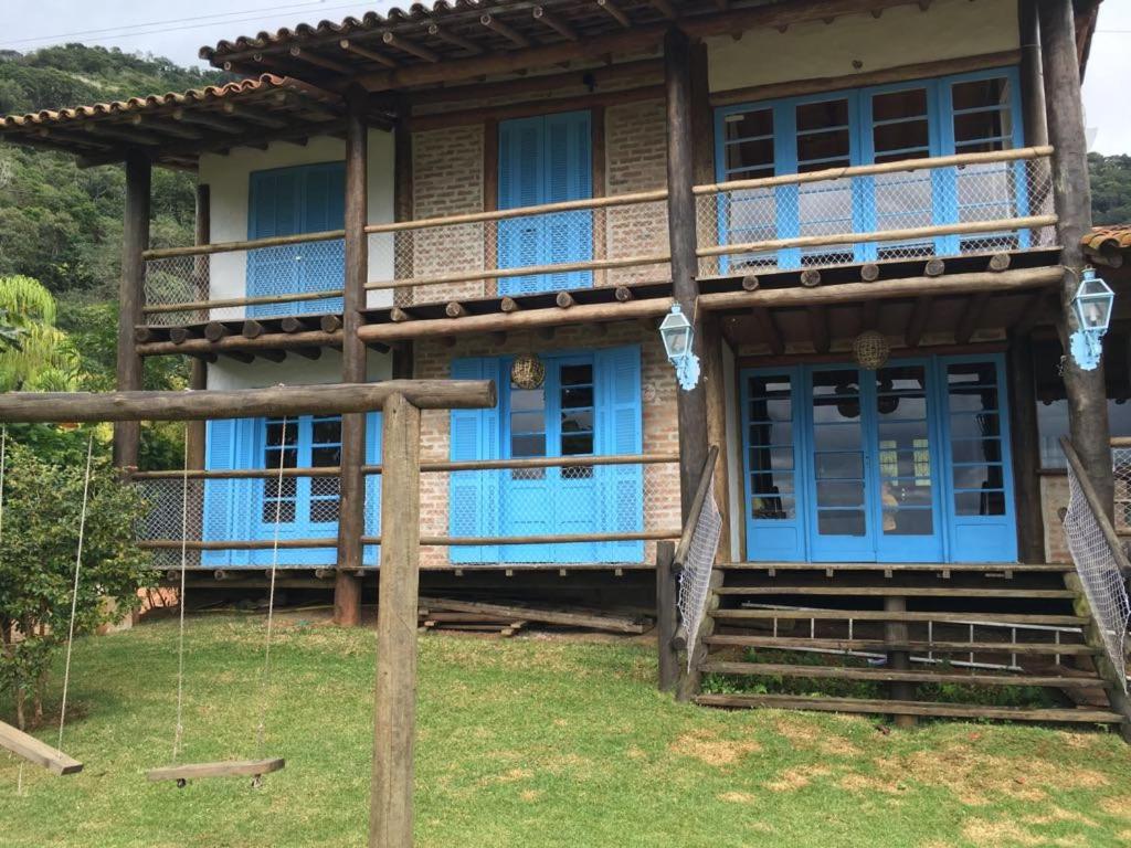 Casa rústica e charmosa em condomínio - Lagoinha