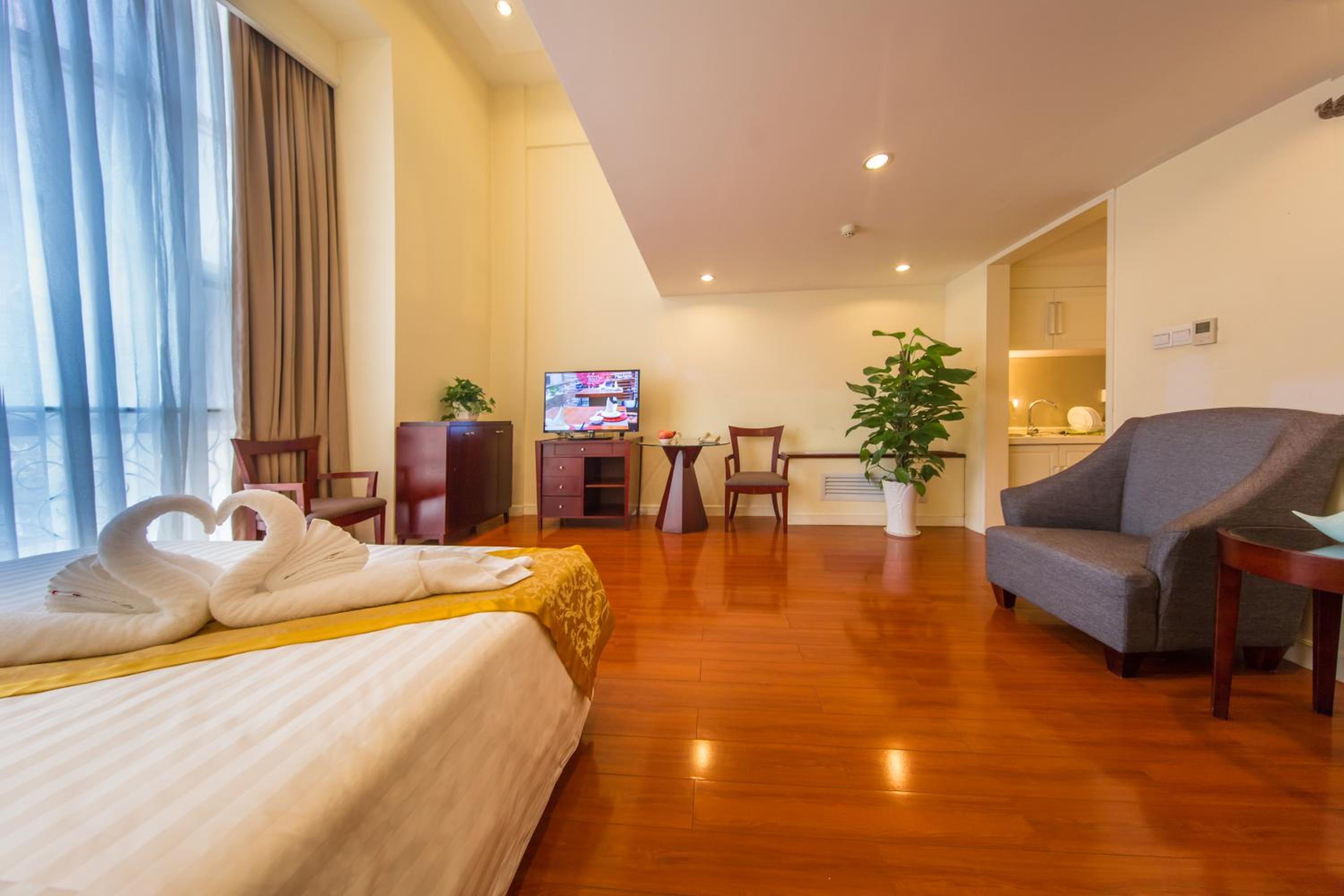 Yantai Meiya International ApartHotel (Previous Ramada Plaza)