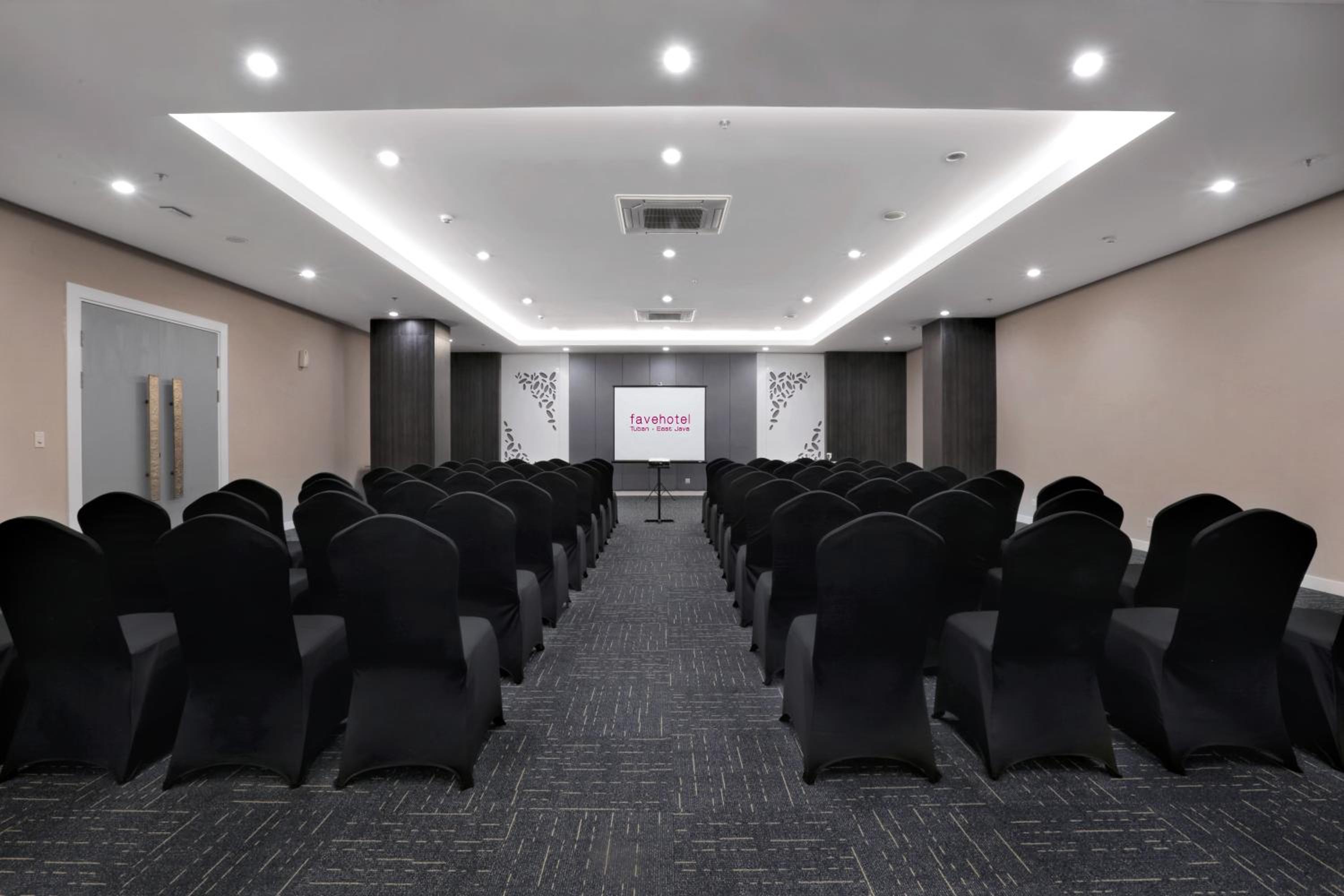 Tuban Vacations - favehotel Tuban - Property Image 2