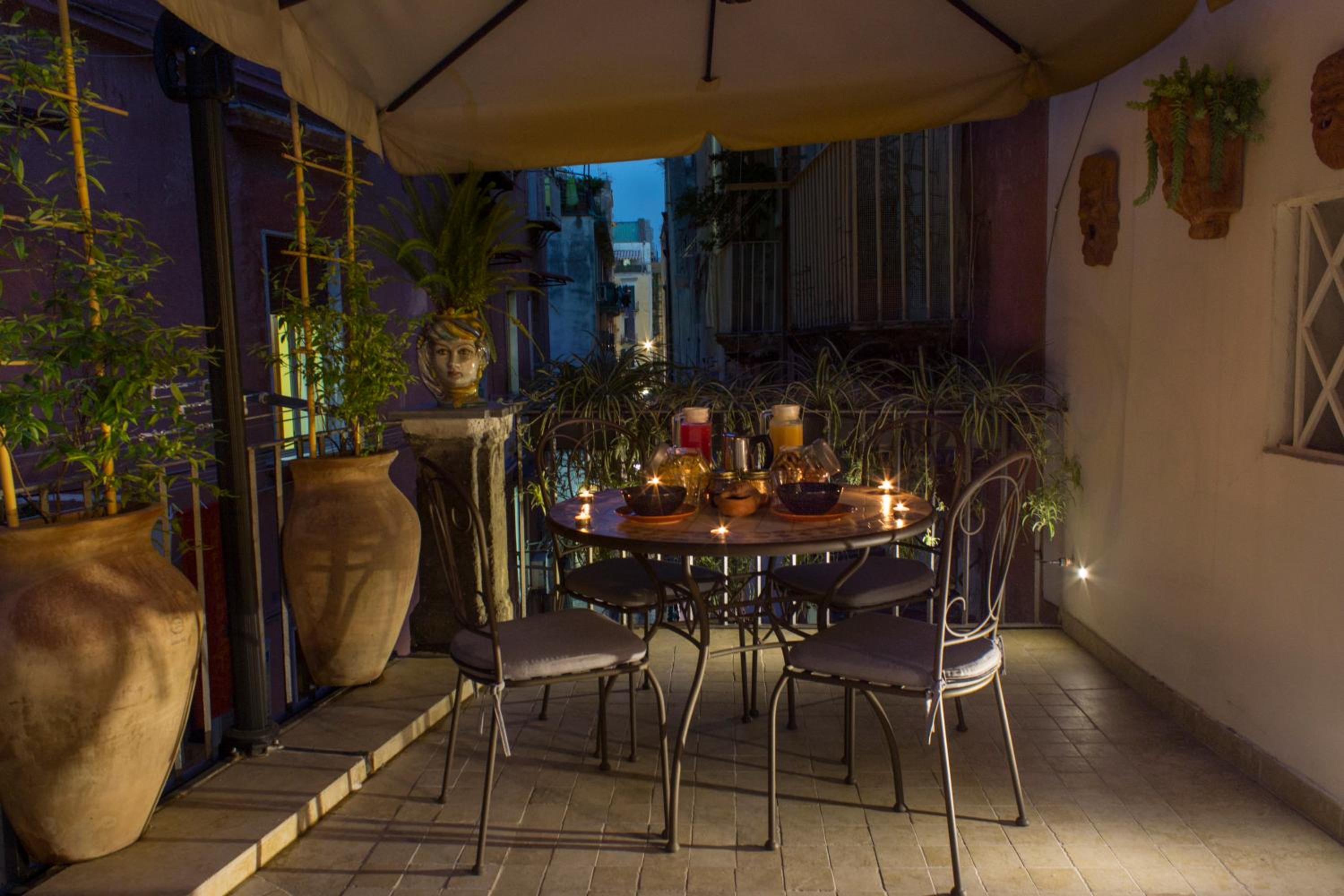 Casa Latina en Naples — balance & terrace