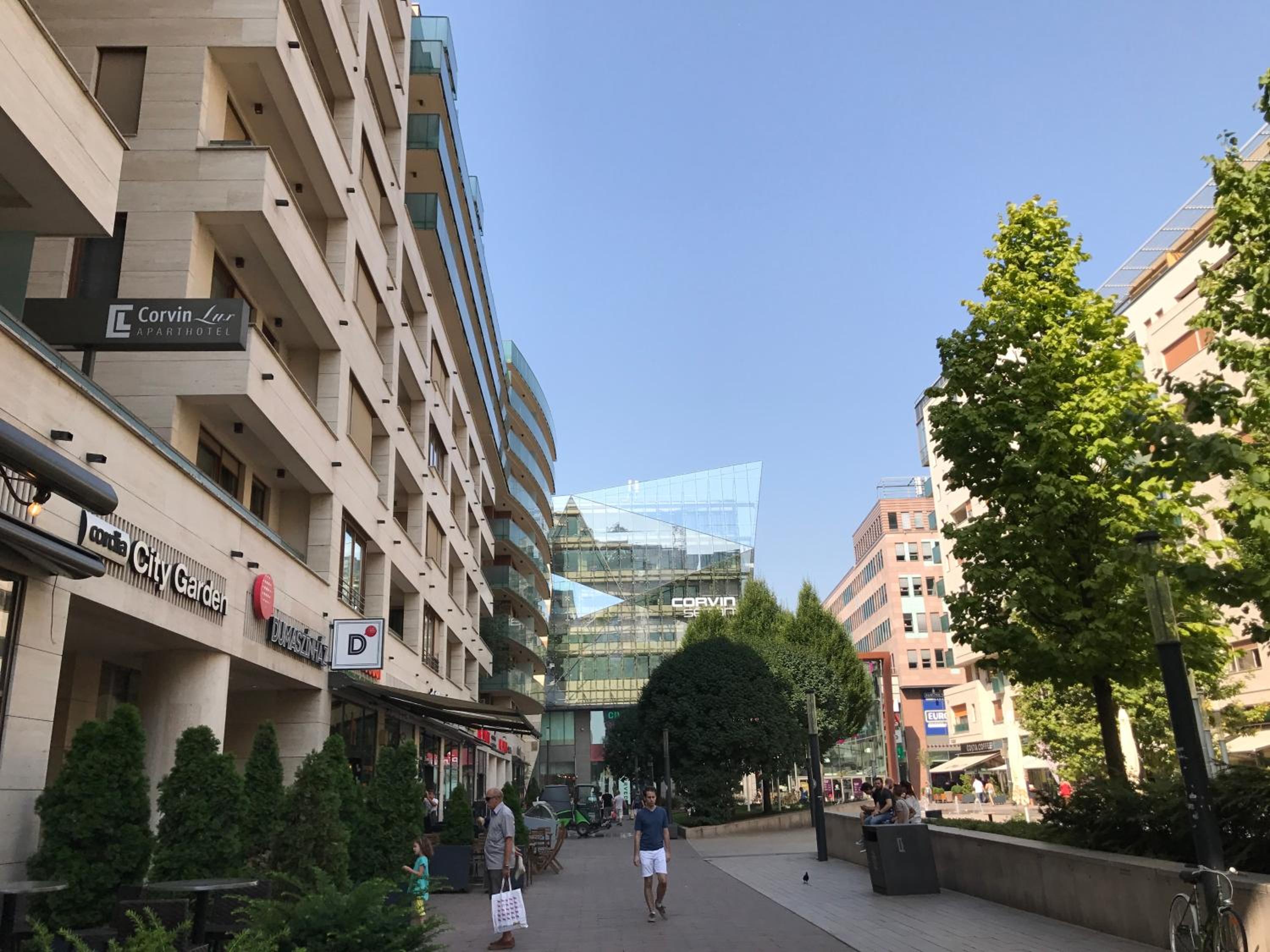 Corvin Rose Apartment Hotel