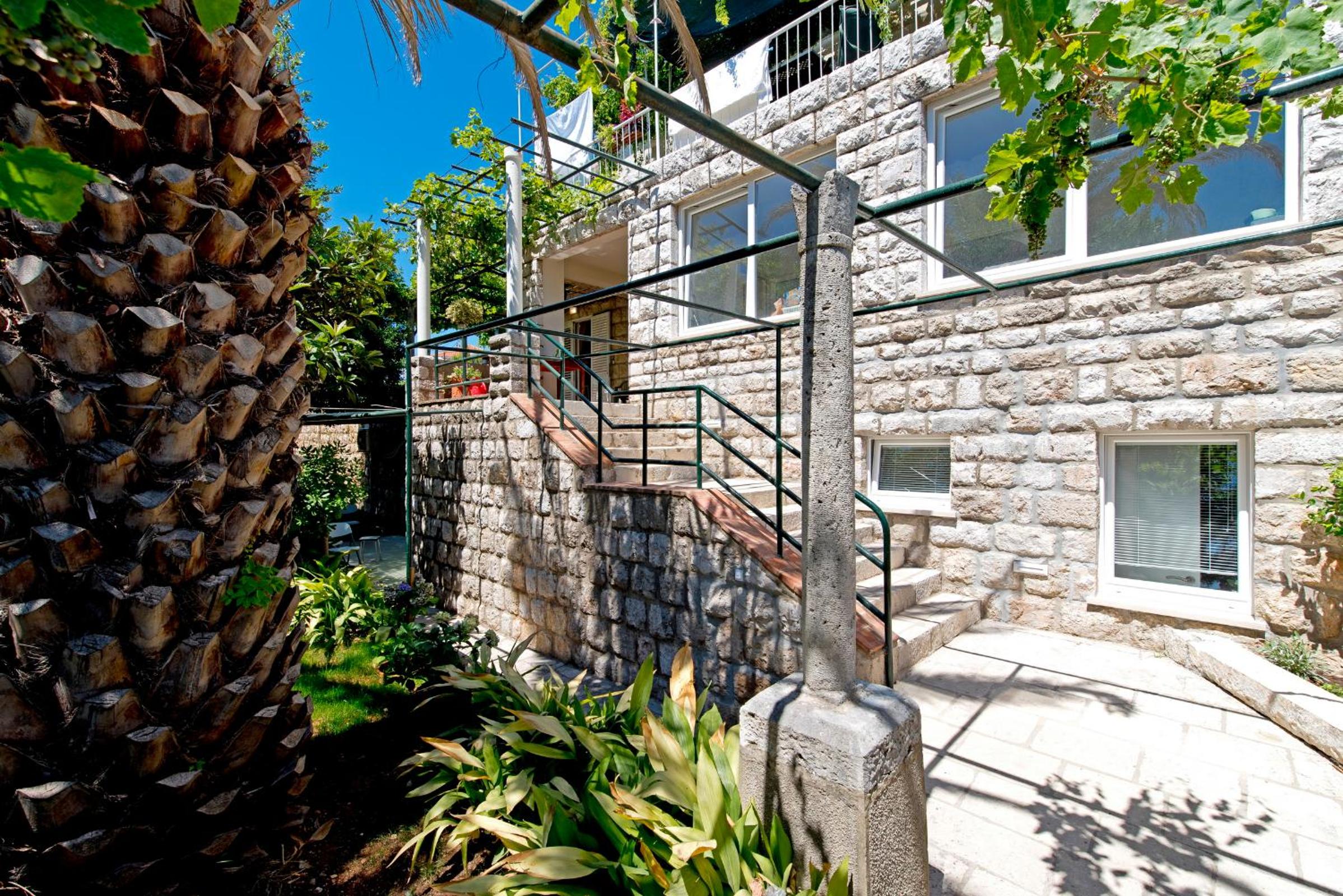 Ida Apartments
