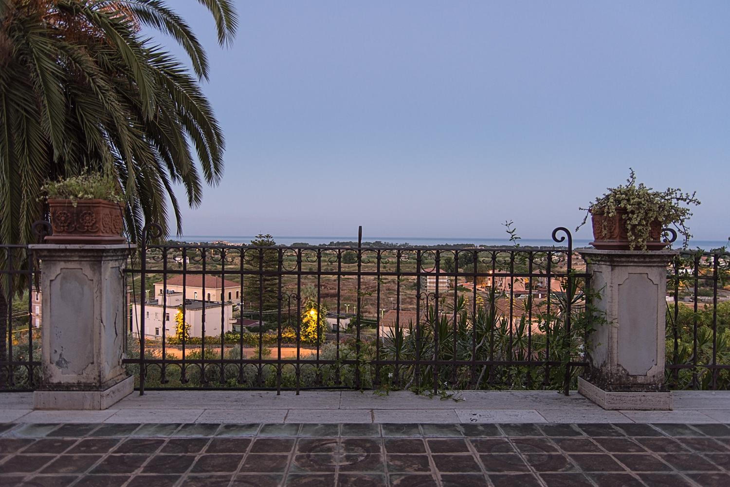 Antico Borgo Etneo Country Hotel