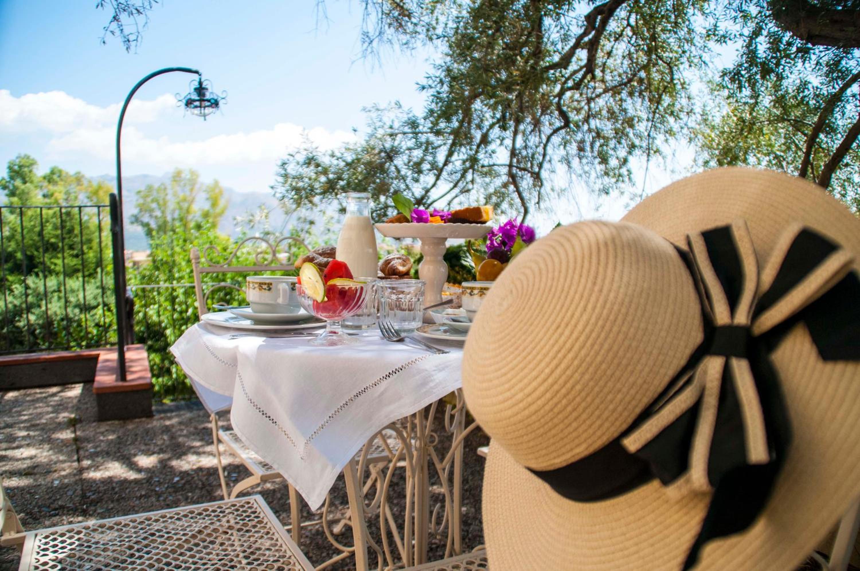 Antico Borgo Etneo Country Hotel