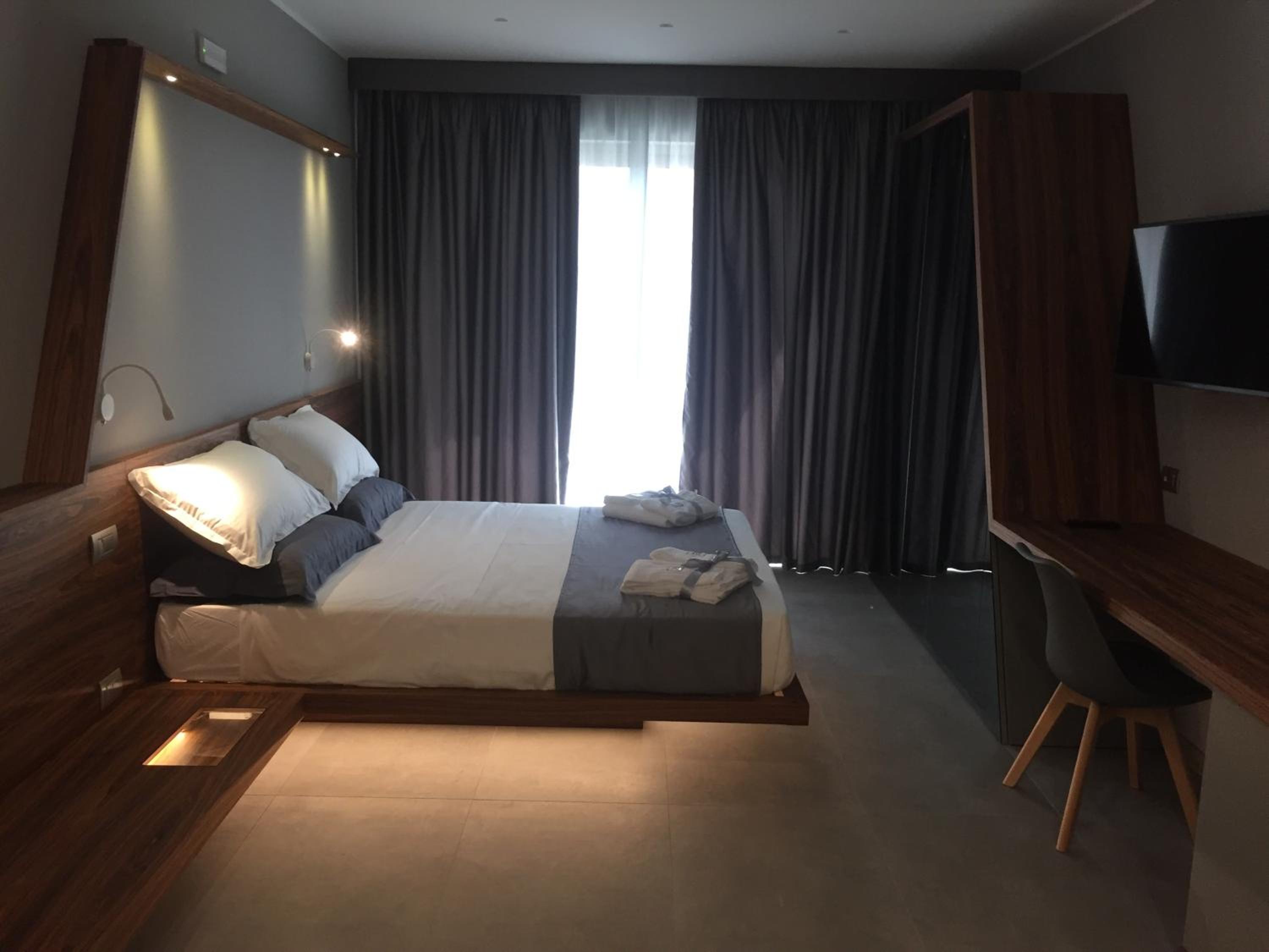 B&B Rakel Home