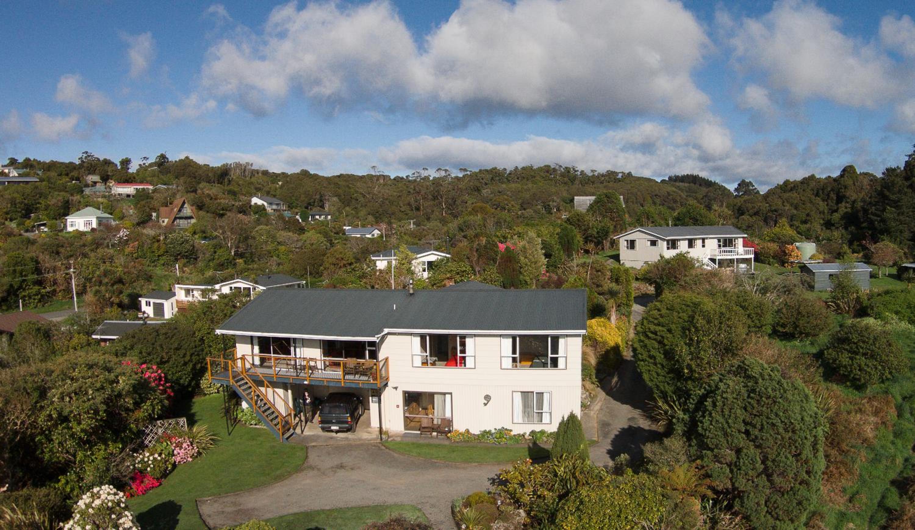 Kowhai Lane Lodge view 4