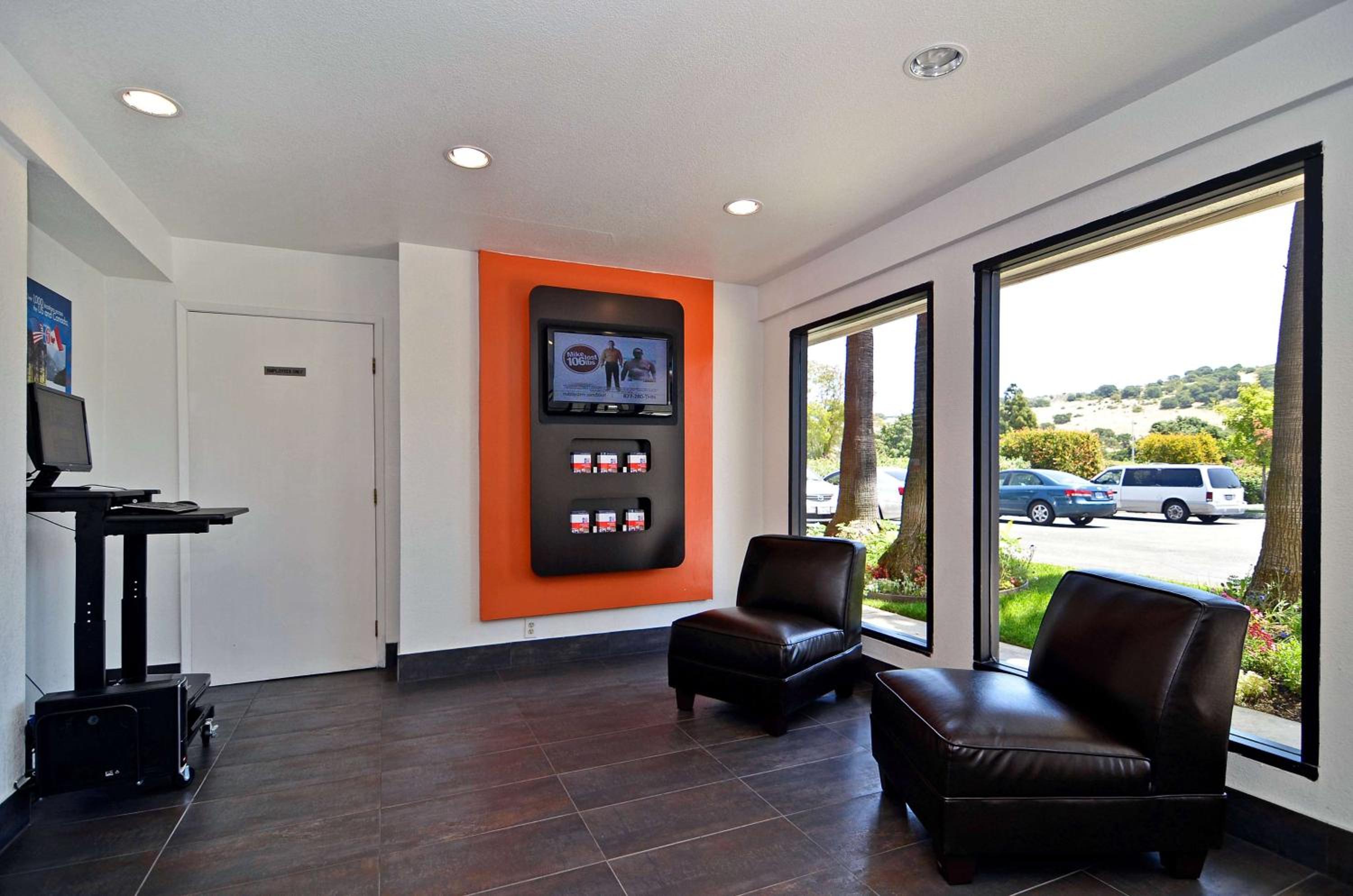 Fairfield Vacations - Motel 6-Fairfield, CA - Napa Valley - Property Image 3