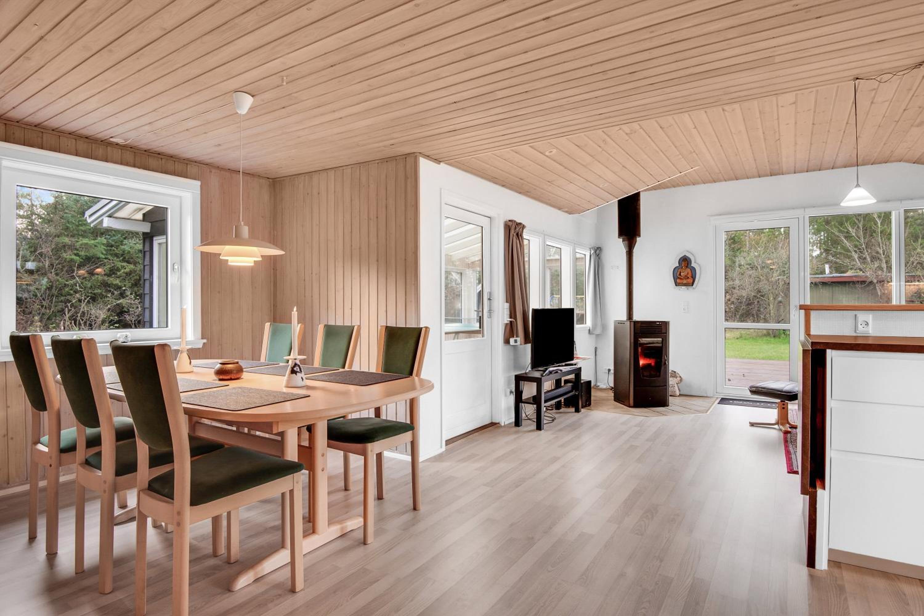 Cozy Cottage With 600 M To The Beach