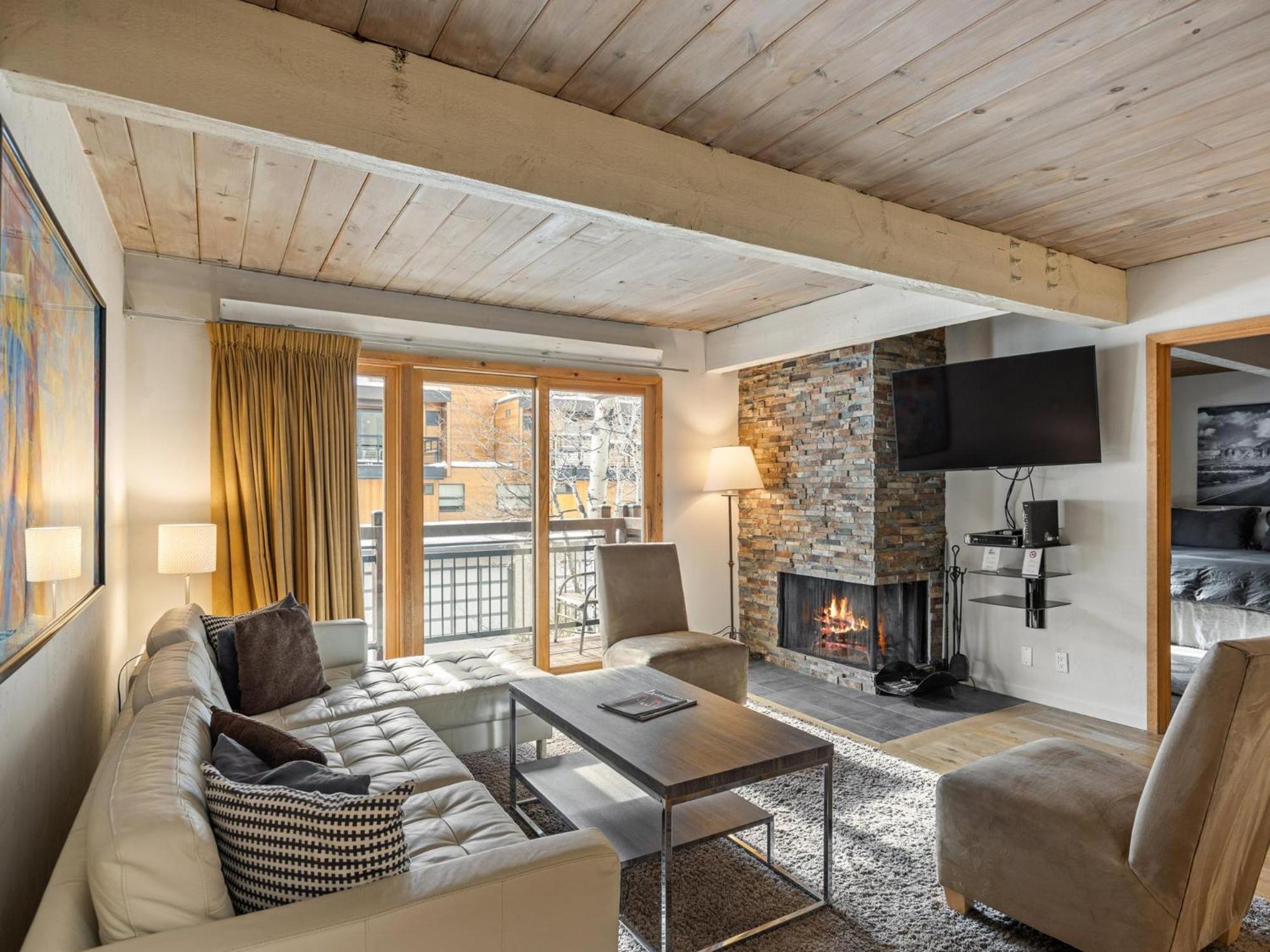 Lift One Condominiums - 1, 2, 3 Bedroom Units Adjacent To Downtown Aspen