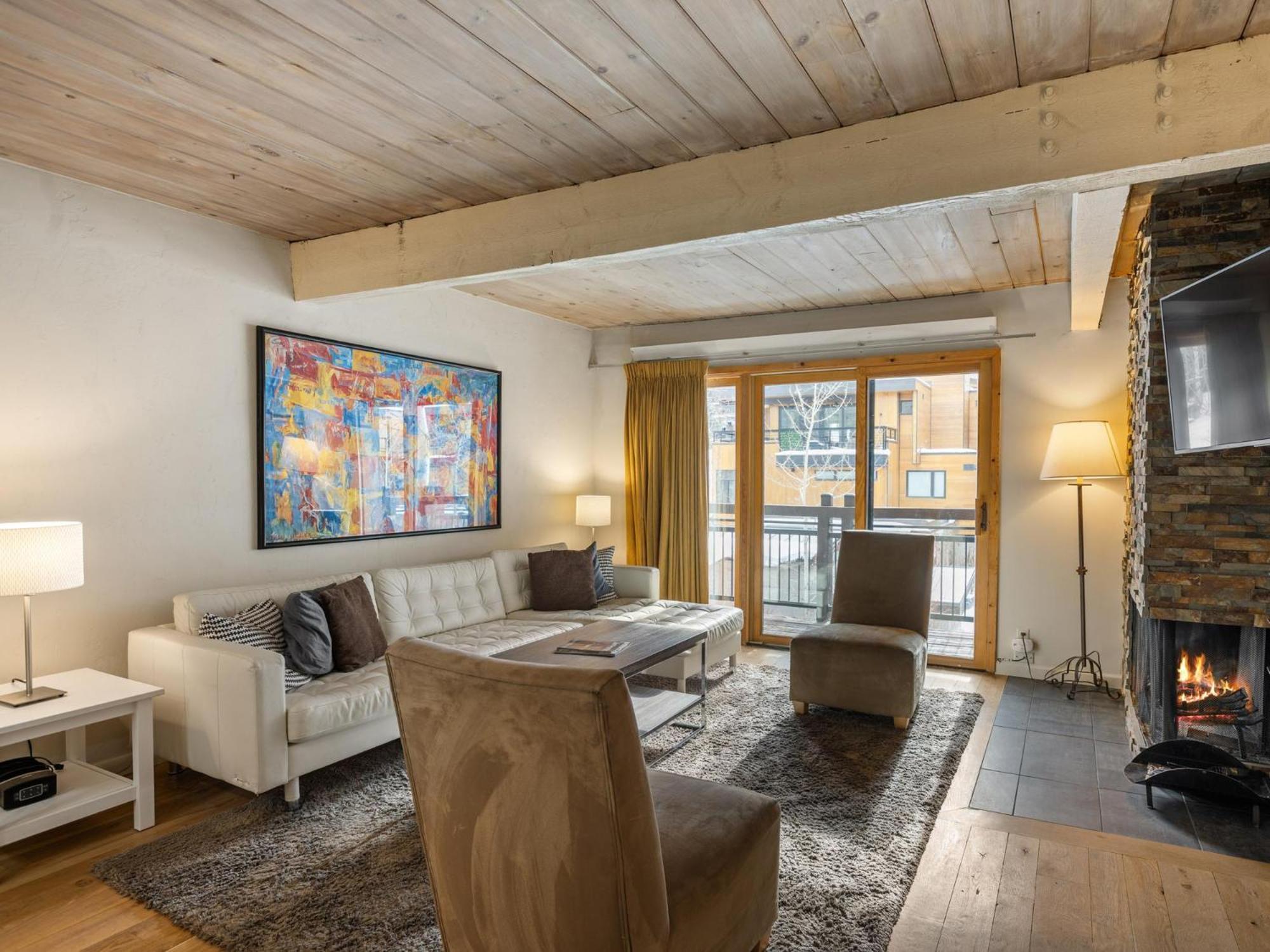 Lift One Condominiums - 1, 2, 3 Bedroom Units Adjacent To Downtown Aspen